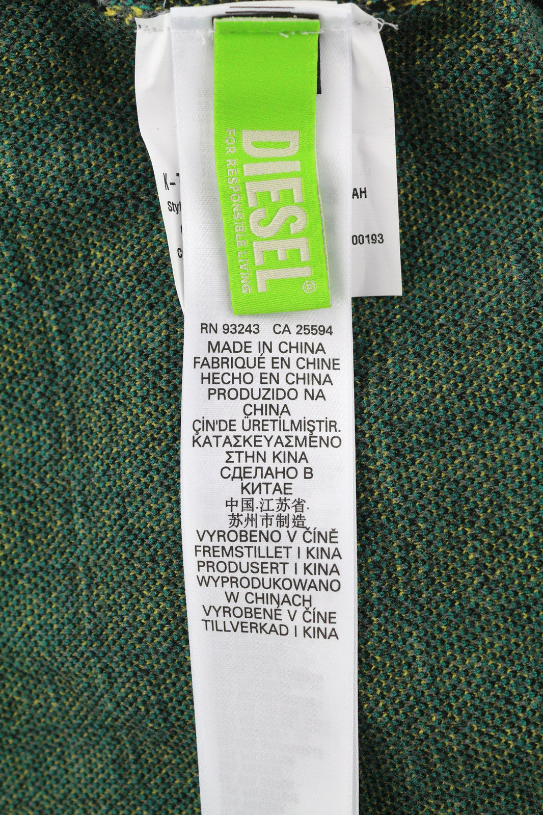 DIESEL K-Toledo vyriškas megztinis L dydžio, apvalios kaklo iškirptės, megztas raštuotas, rekomenduojama kaina – 160 € 