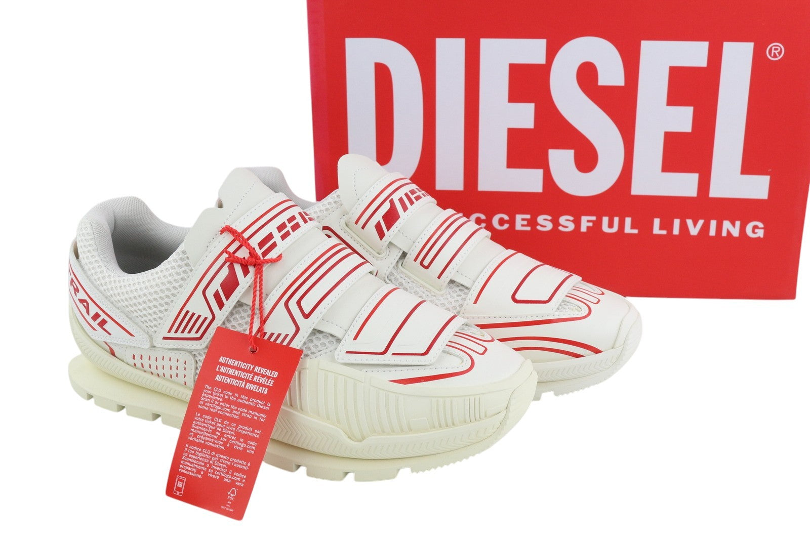 DIESEL S-Pendhio Lc vyriški sportbačiai, 43 dydžio, balti, migdolų formos noselės, žemakulniai, rekomenduojama kaina – 295 € 