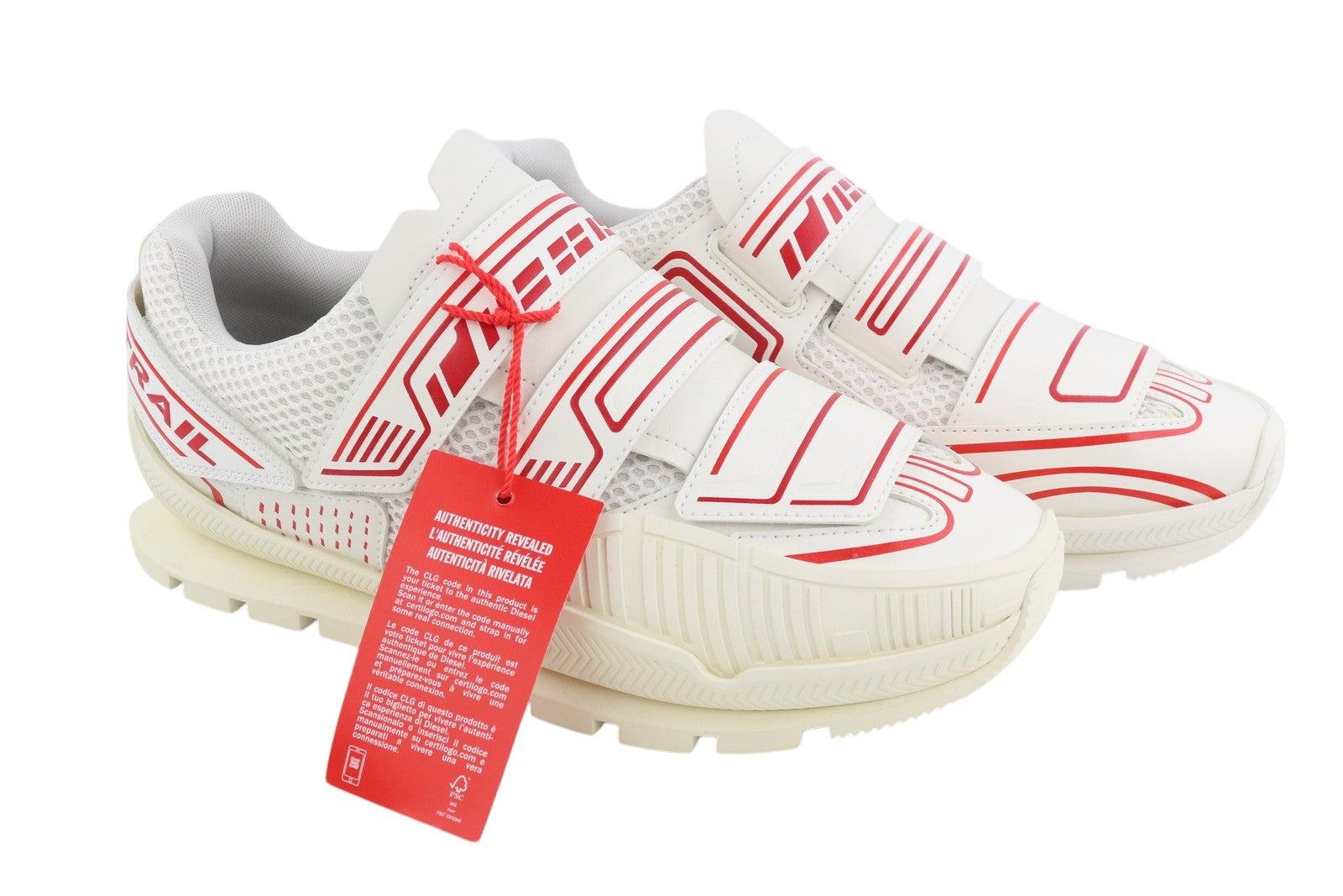 DIESEL S-Pendhio Lc vyriški sportbačiai, 43 dydžio, balti, migdolų formos noselės, žemakulniai, rekomenduojama kaina – 295 € 