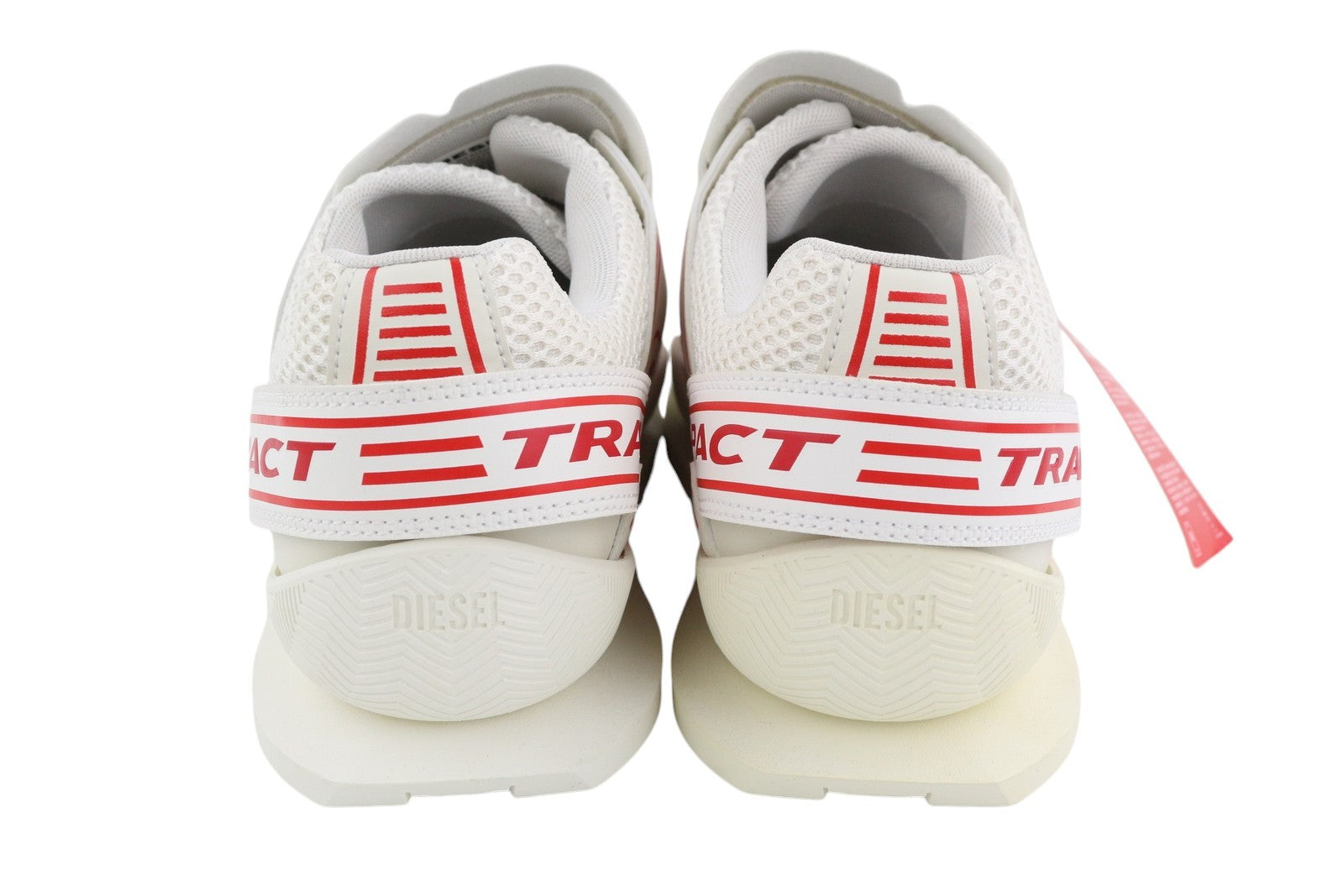 DIESEL S-Pendhio Lc vyriški sportbačiai, 43 dydžio, balti, migdolų formos noselės, žemakulniai, rekomenduojama kaina – 295 € 