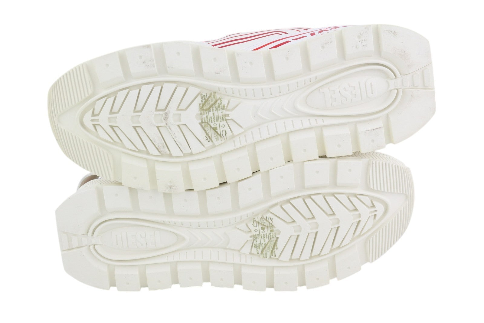 DIESEL S-Pendhio Lc vyriški sportbačiai, 43 dydžio, balti, migdolų formos noselės, žemakulniai, rekomenduojama kaina – 295 € 