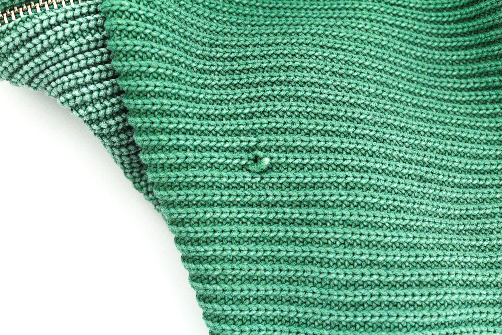 DIESEL K-Kentucky vyriškas megztinis su užtrauktuku, L dydžio, su skalbto efekto apvalia kaklo iškirpte, megztas žalias, rekomenduojama kaina – 250 € 