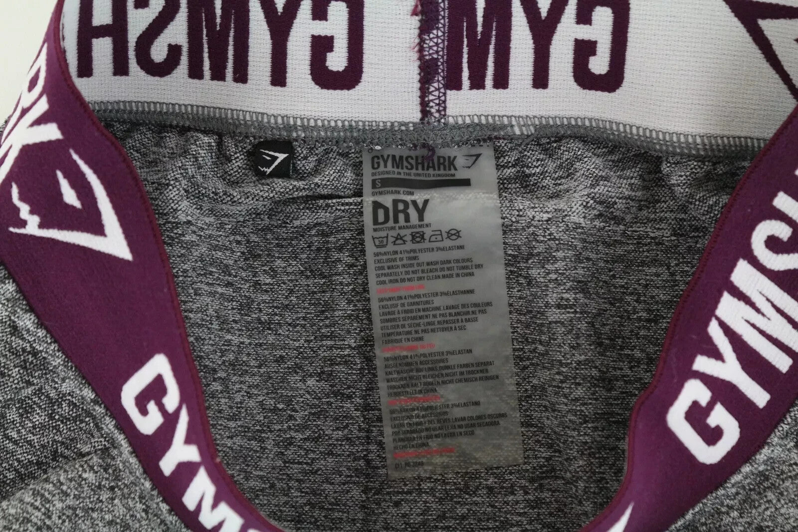 GYMSHARK S pilkos tamprios tamprės su logotipu ir užsimaunamomis aktyvios sporto aprangos detalėmis 