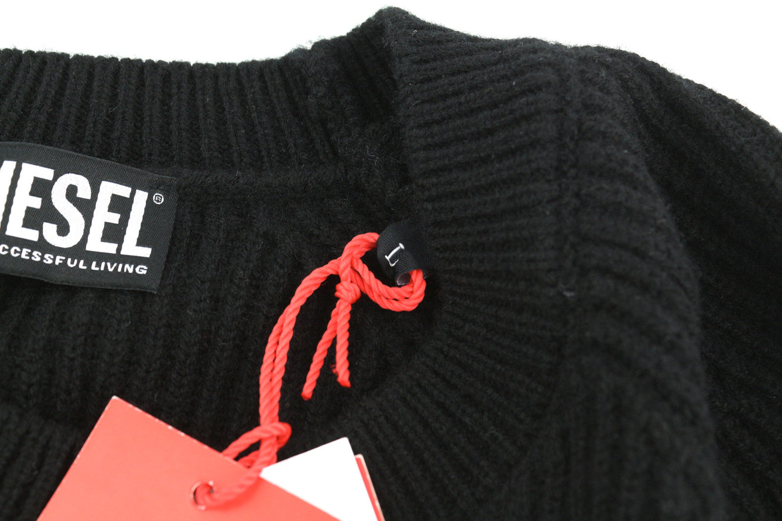 DIESEL K-Liff vyriškas megztinis L dydžio, juodas, megztas vilnonis megztinis su apvalia kaklo iškirpte, rekomenduojama kaina – 275 € 