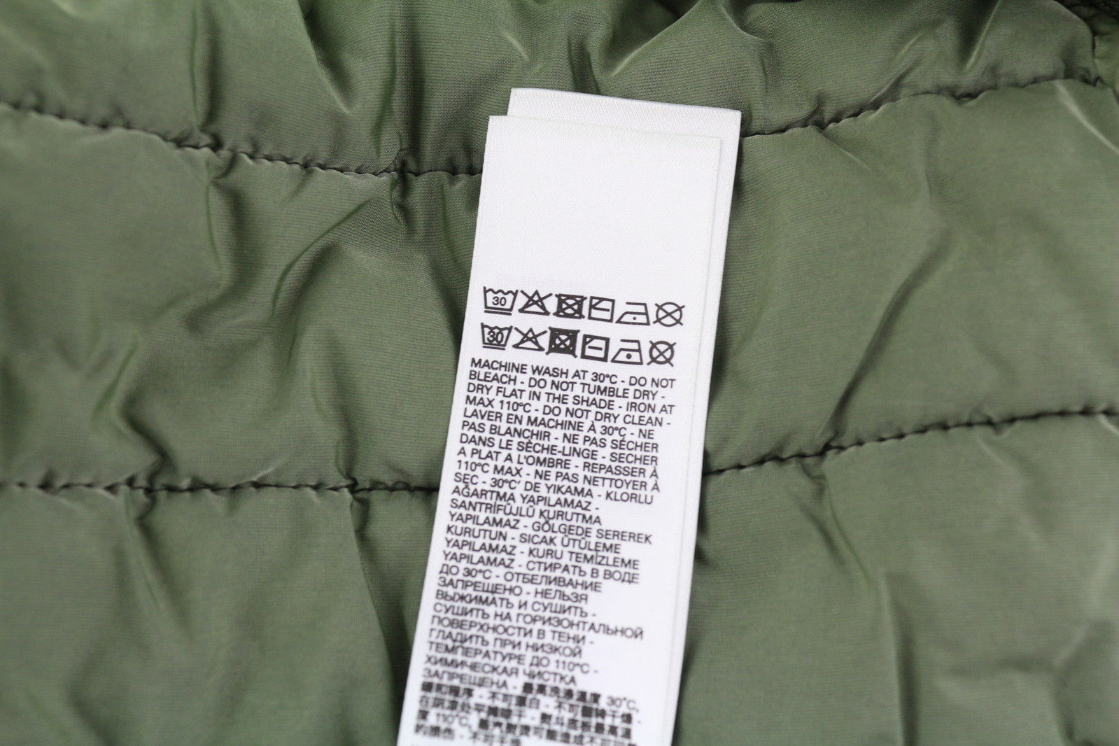 DIESEL S-Holty vyriškas džemperis, L dydžio, žalias, megztinis su paminkštinimu, dygsniuota apvalia kaklo apykakle, rekomenduojama kaina – 225 € 