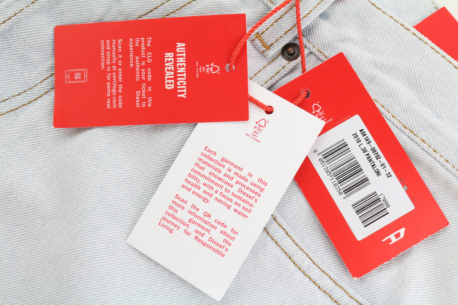 DIESEL 2010 0079Z vyriški džinsai W32/L30 laisvo kirpimo, vidutinio juosmens, tiesaus kirpimo, rekomenduojama kaina – 250 € 