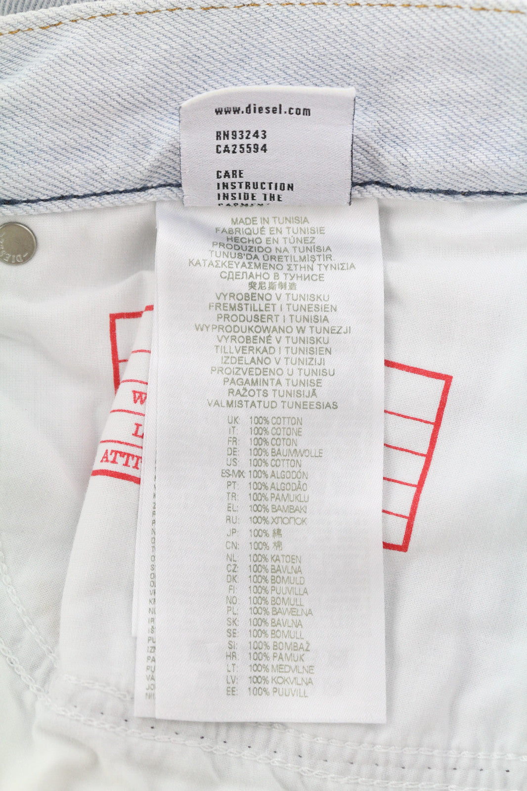 DIESEL 2010 0079Z vyriški džinsai W32/L30 laisvo kirpimo, vidutinio juosmens, tiesaus kirpimo, rekomenduojama kaina – 250 € 