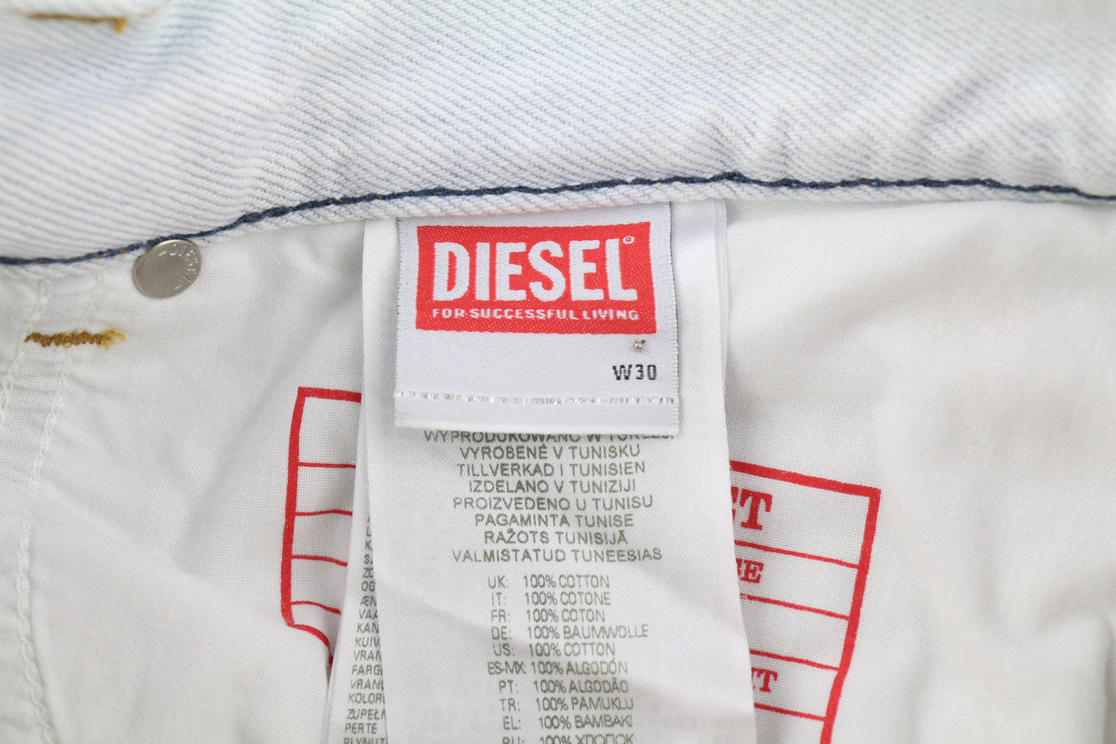 DIESEL 2010 0079Z vyriški džinsai W30/L30 laisvo kirpimo, vidutinio juosmens, tiesaus kirpimo, rekomenduojama kaina – 250 € 