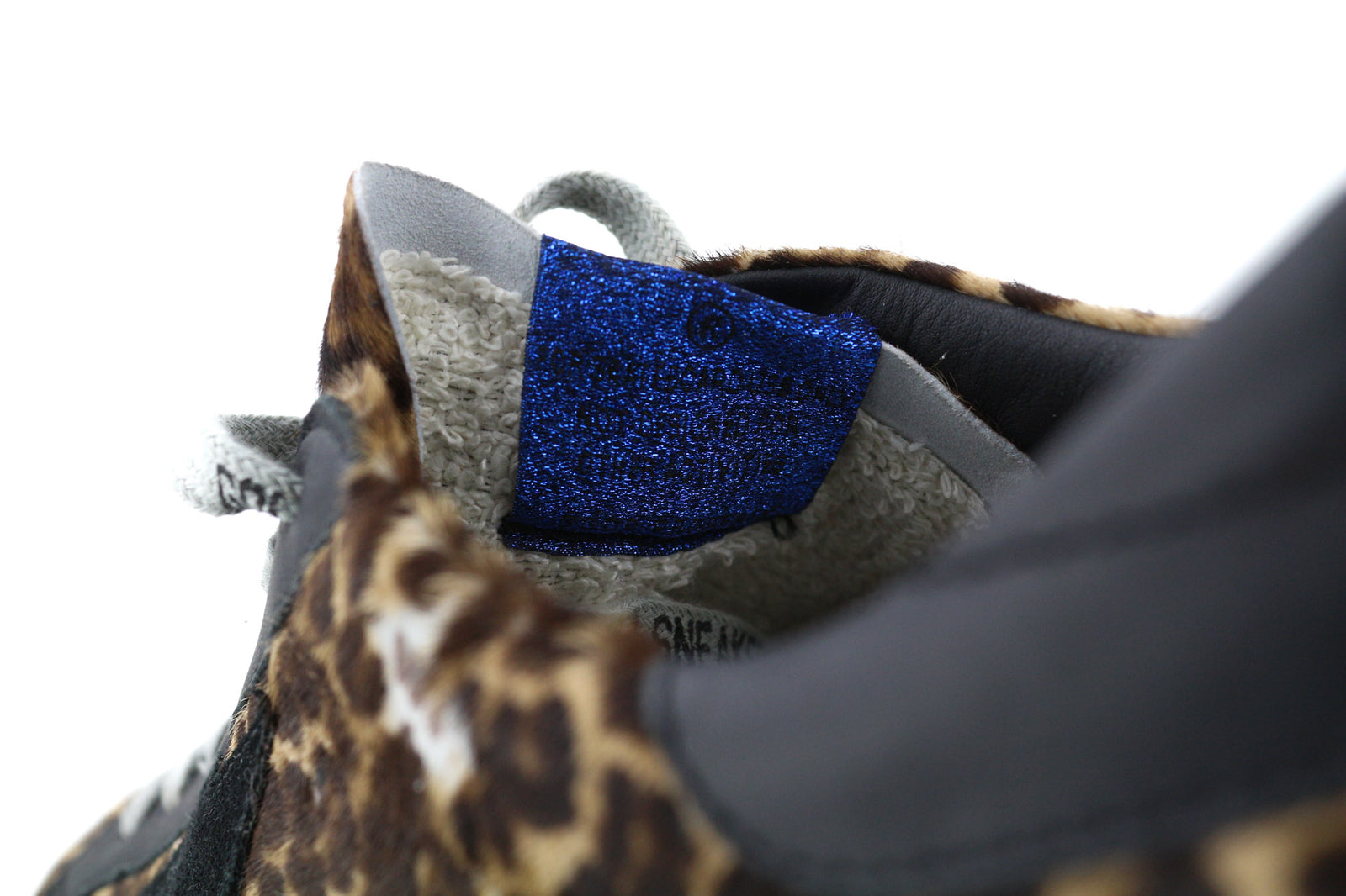 „GOLDEN GOOSE Superstar“ vyriški sportbačiai su gyvūnų raštu, rudi, žemapadžiai bateliai. 