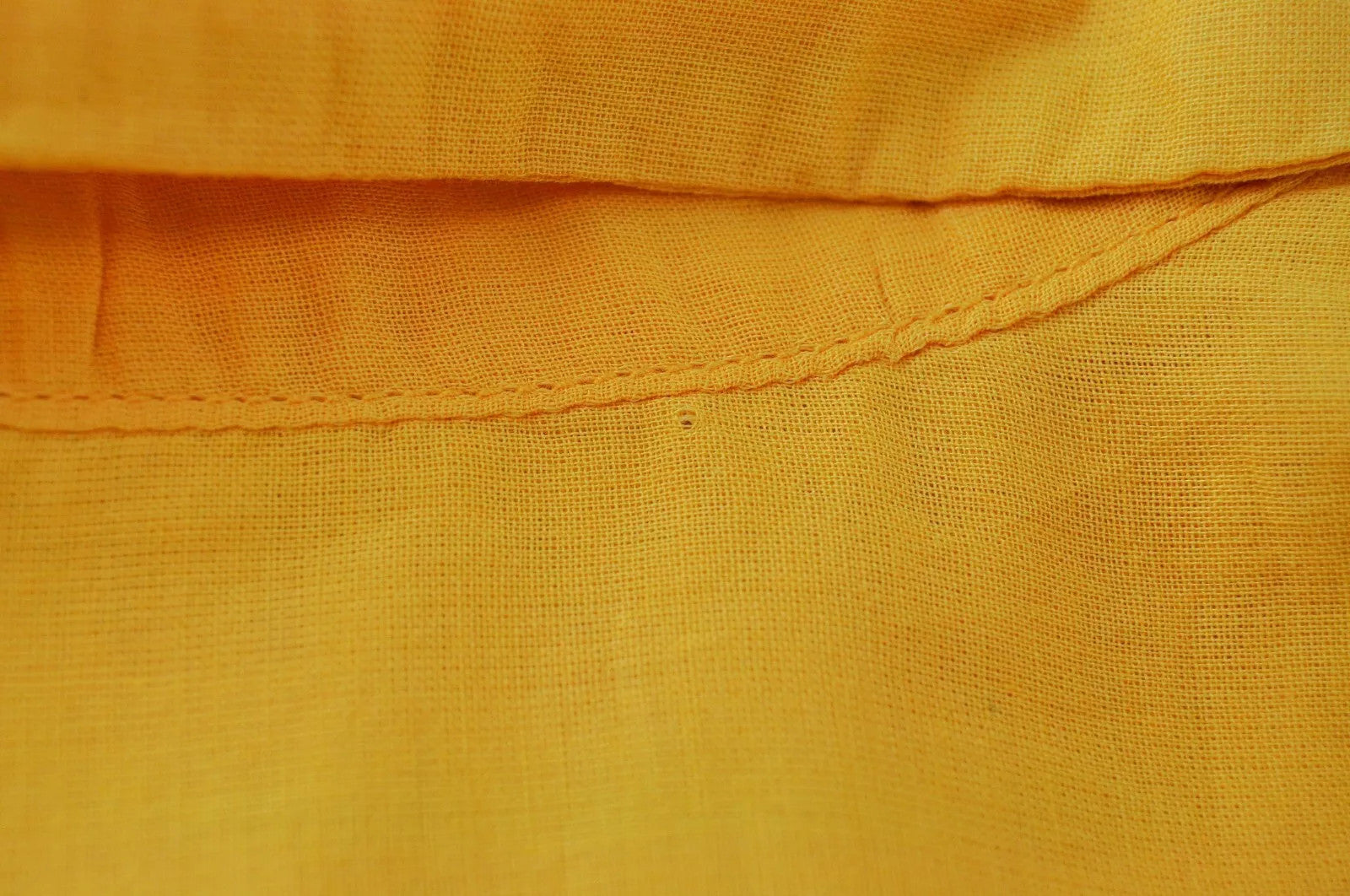 MAISON SCOTCH moteriški marškinėliai, XS dydžio, geltoni, grynos medvilnės, ilgomis rankovėmis, išskleista apykakle. 