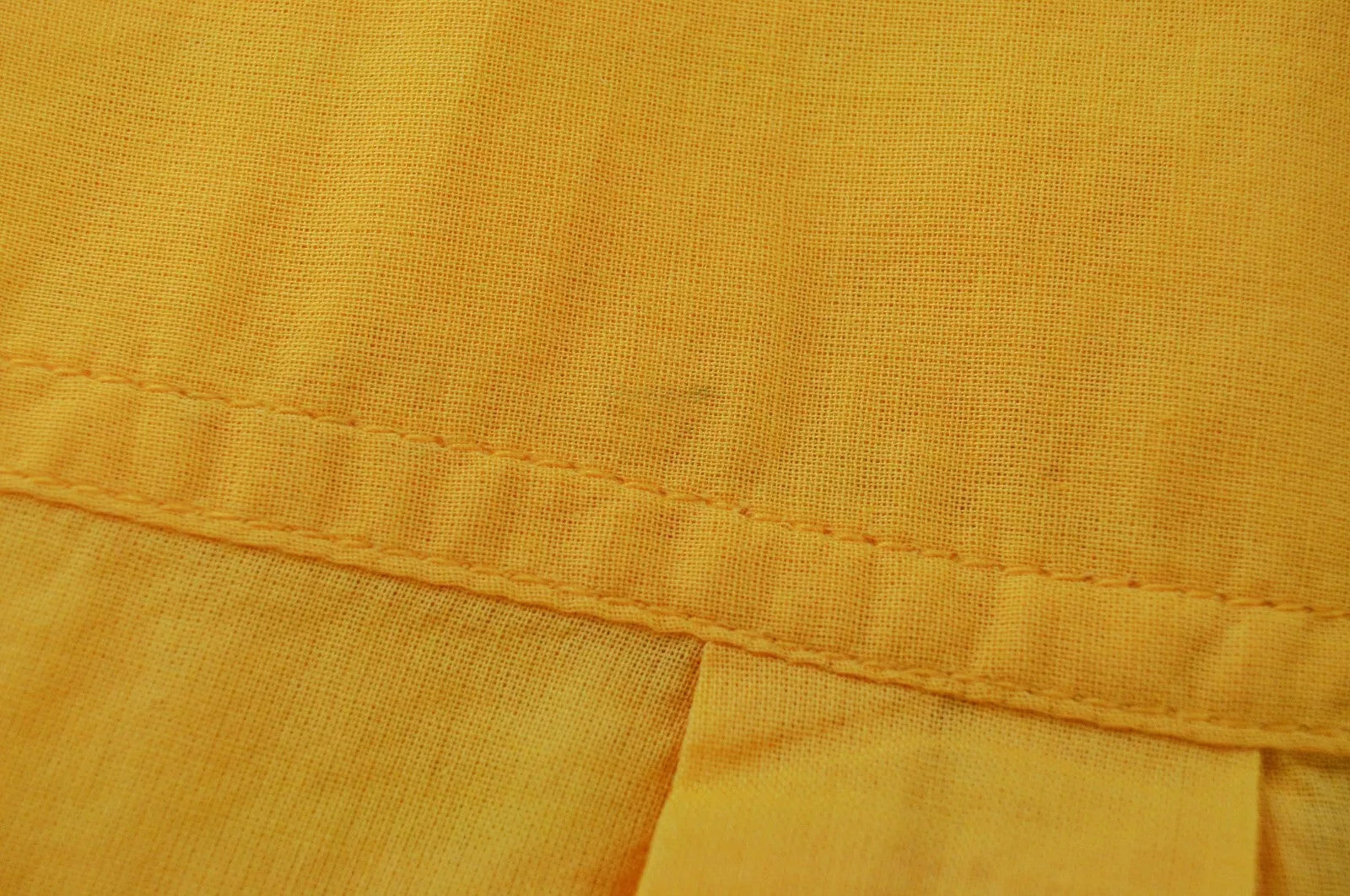 MAISON SCOTCH moteriški marškinėliai, XS dydžio, geltoni, grynos medvilnės, ilgomis rankovėmis, išskleista apykakle. 