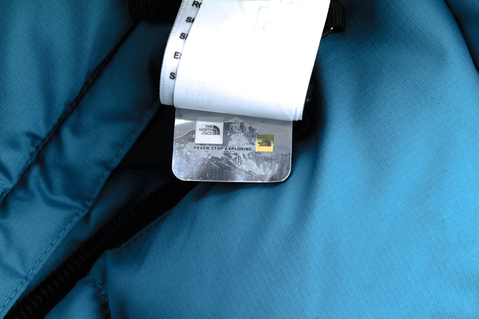 „THE NORTH FACE 1990 Lhotse“ vyriška striukė XS, mėlyna, 700 pūkinė, izoliuota, dygsniuota, pūkuota striukė. 