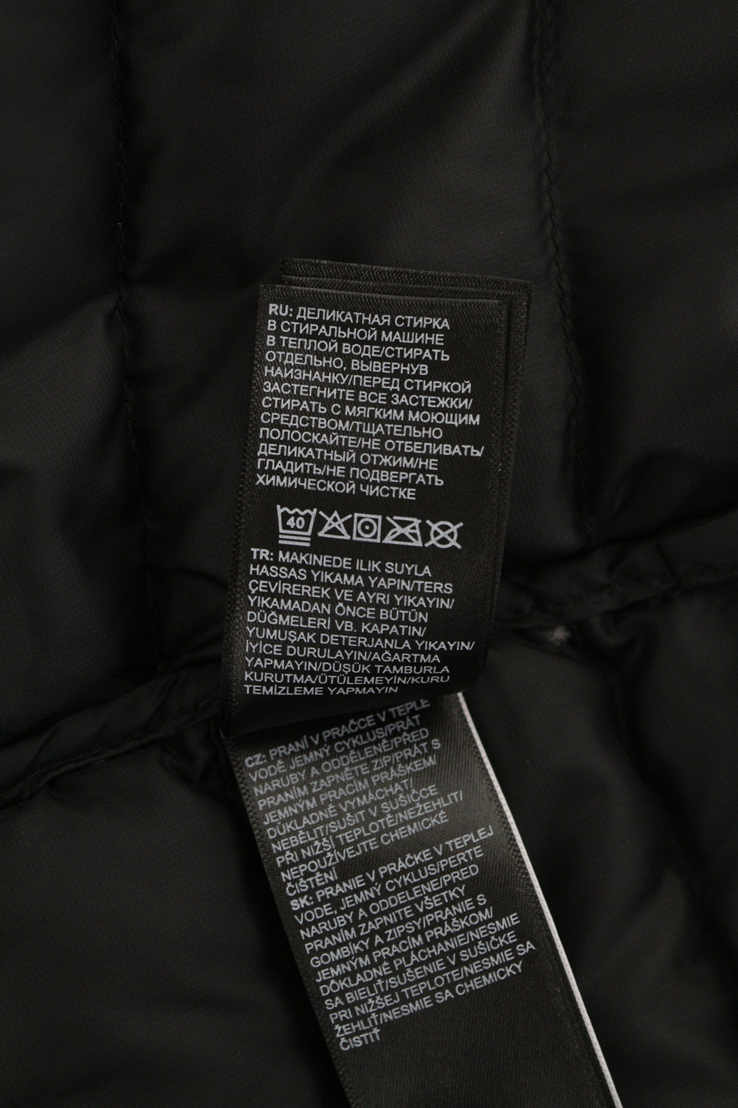 „THE NORTH FACE Travail“ vyriška pūkinė striukė M, su izoliacija ir gobtuvu, dygsniuota 