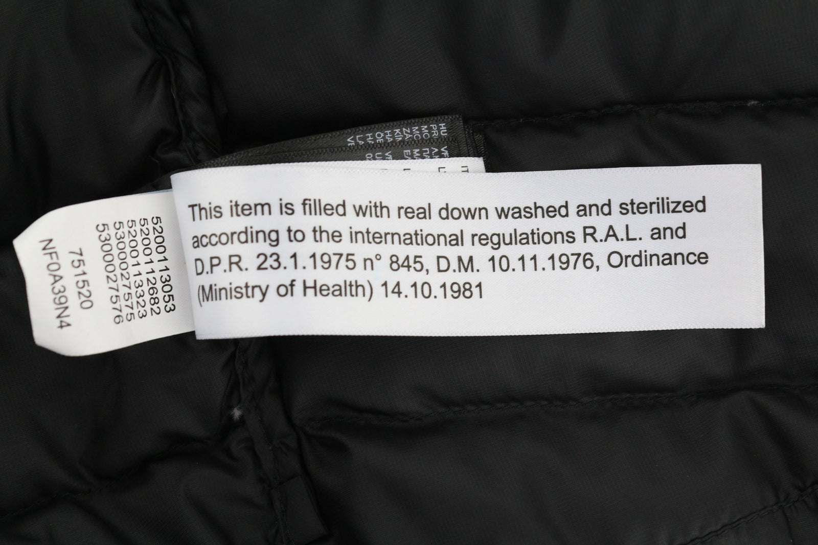 „THE NORTH FACE Travail“ vyriška pūkinė striukė M, su izoliacija ir gobtuvu, dygsniuota 