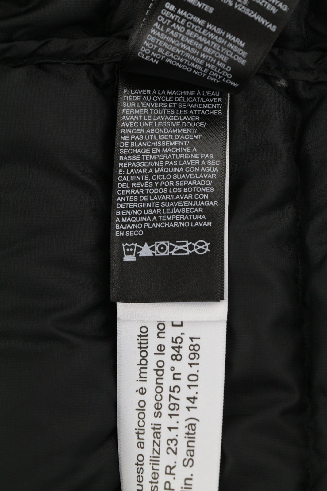 „THE NORTH FACE Travail“ vyriška pūkinė striukė M, su izoliacija ir gobtuvu, dygsniuota 