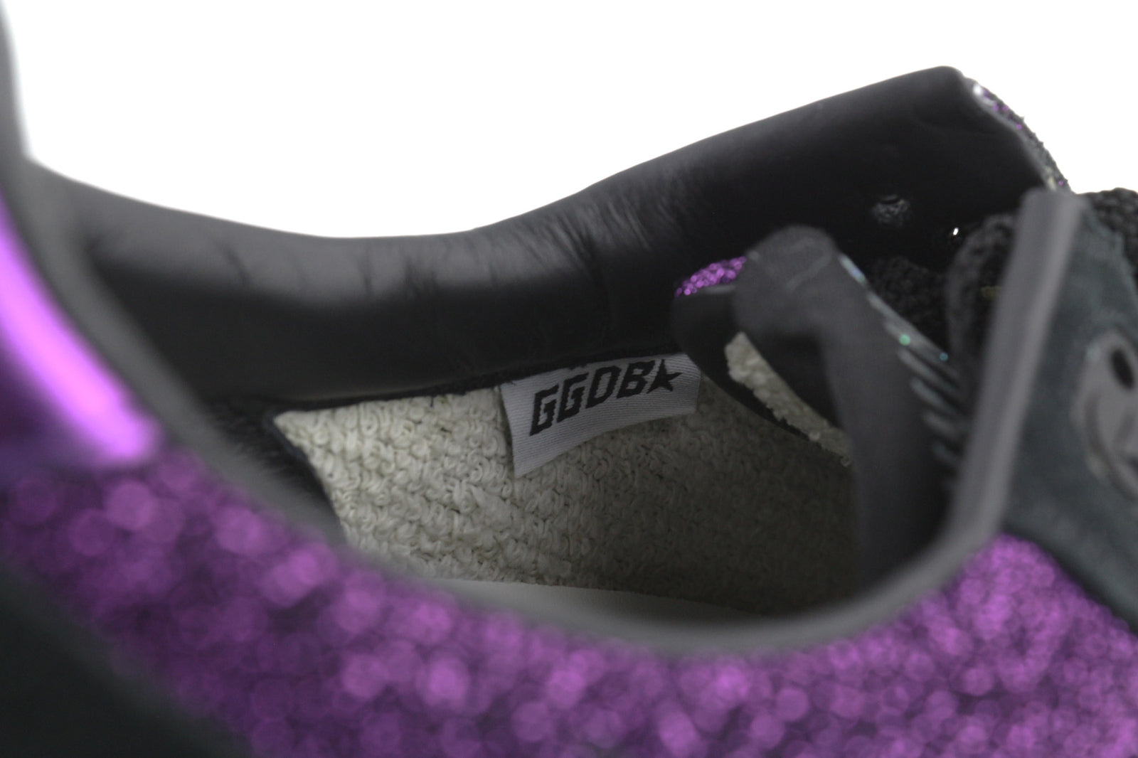 „GOLDEN GOOSE“ bėgimo bateliai moterims, 39 dydžio, violetiniai, juodi, odiniai, su blizgančiais raišteliais. 