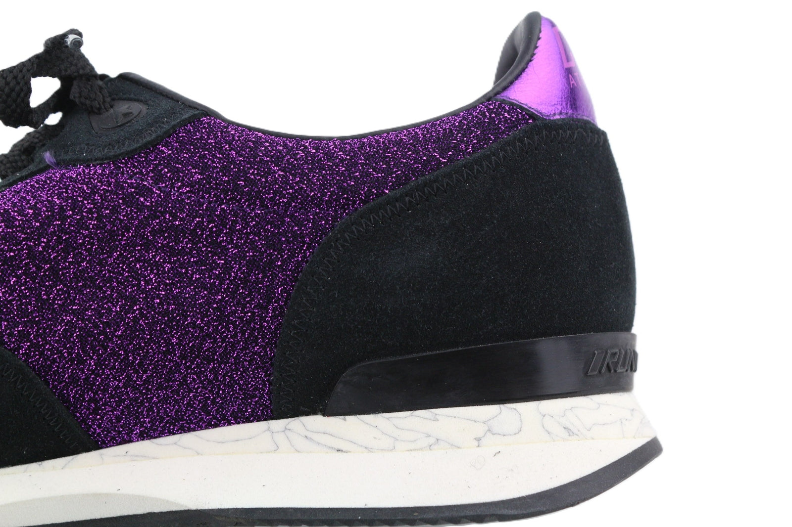 „GOLDEN GOOSE“ bėgimo bateliai moterims, 39 dydžio, violetinės juodos odos, blizgantys sportbačiai. 