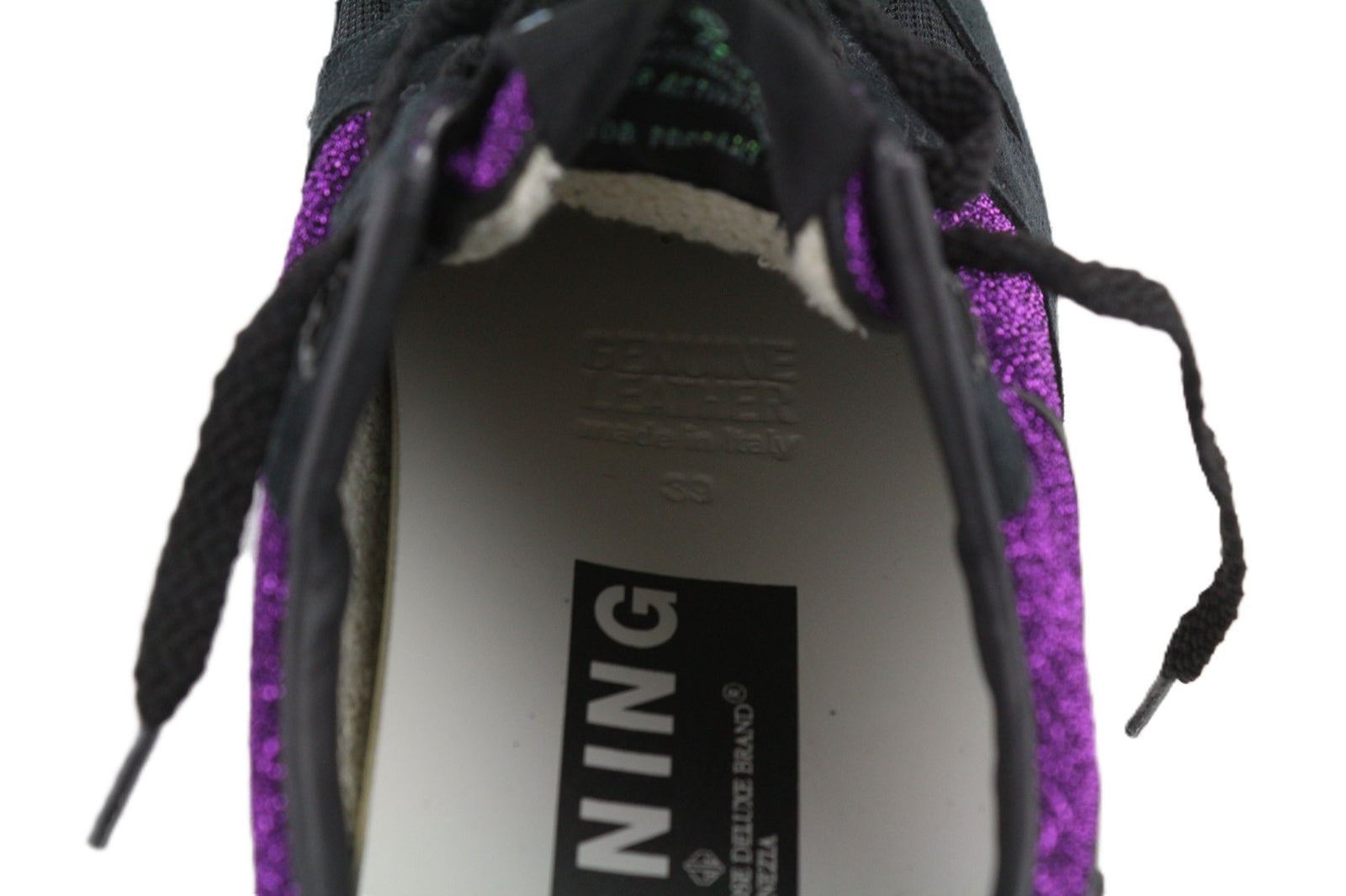 „GOLDEN GOOSE“ bėgimo bateliai moterims, 39 dydžio, violetinės juodos odos, blizgantys sportbačiai. 