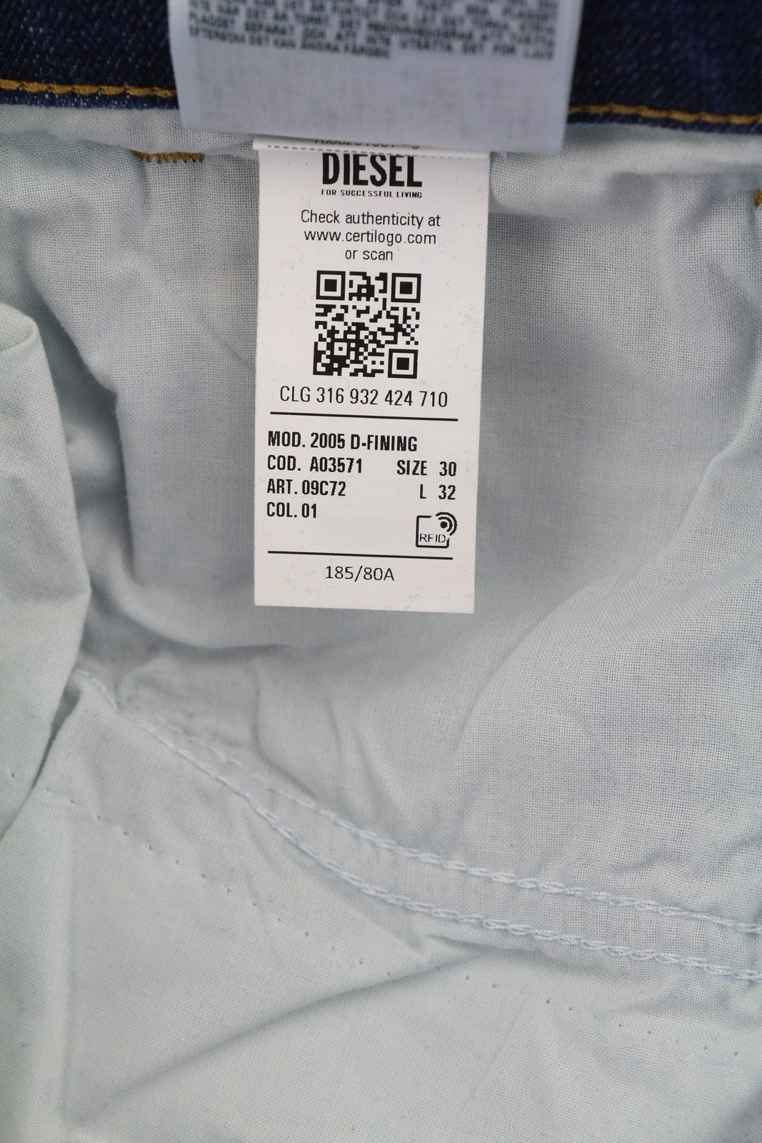 DIESEL 2005 D-Fining 09C72 vyriški džinsai W30/L32 įprasti, siaurėjantys, mėlyni, rekomenduojama kaina – 225 € 