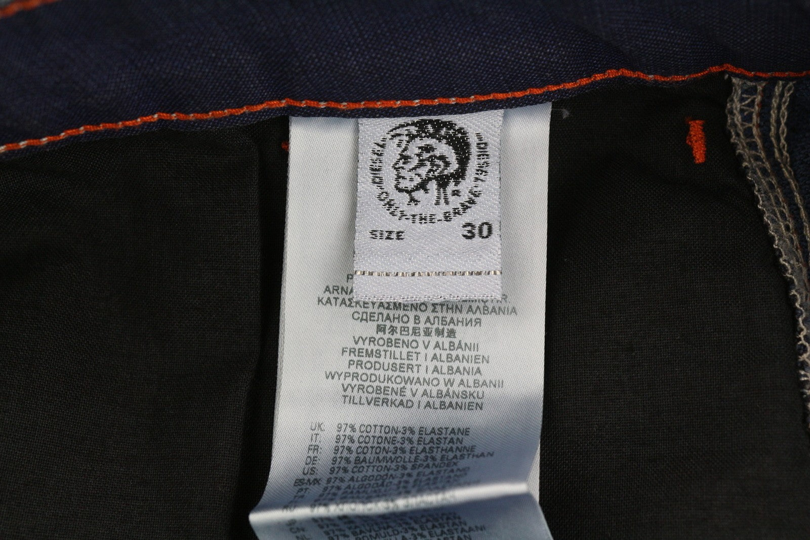 DIESEL D-Franky Carp Jogg 0EEAW vyriški džinsai W30 tiesaus kirpimo su tampriu užtrauktuku, rekomenduojama kaina – 200 € 