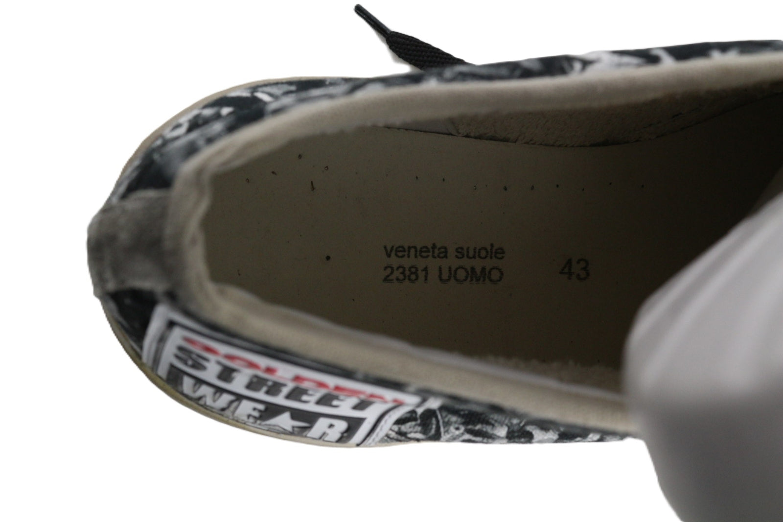 „GOLDEN GOOSE“ aukštos klasės vyriški sportbačiai, pilki, raštuoti, sendinti, suvarstyti. EU43. 