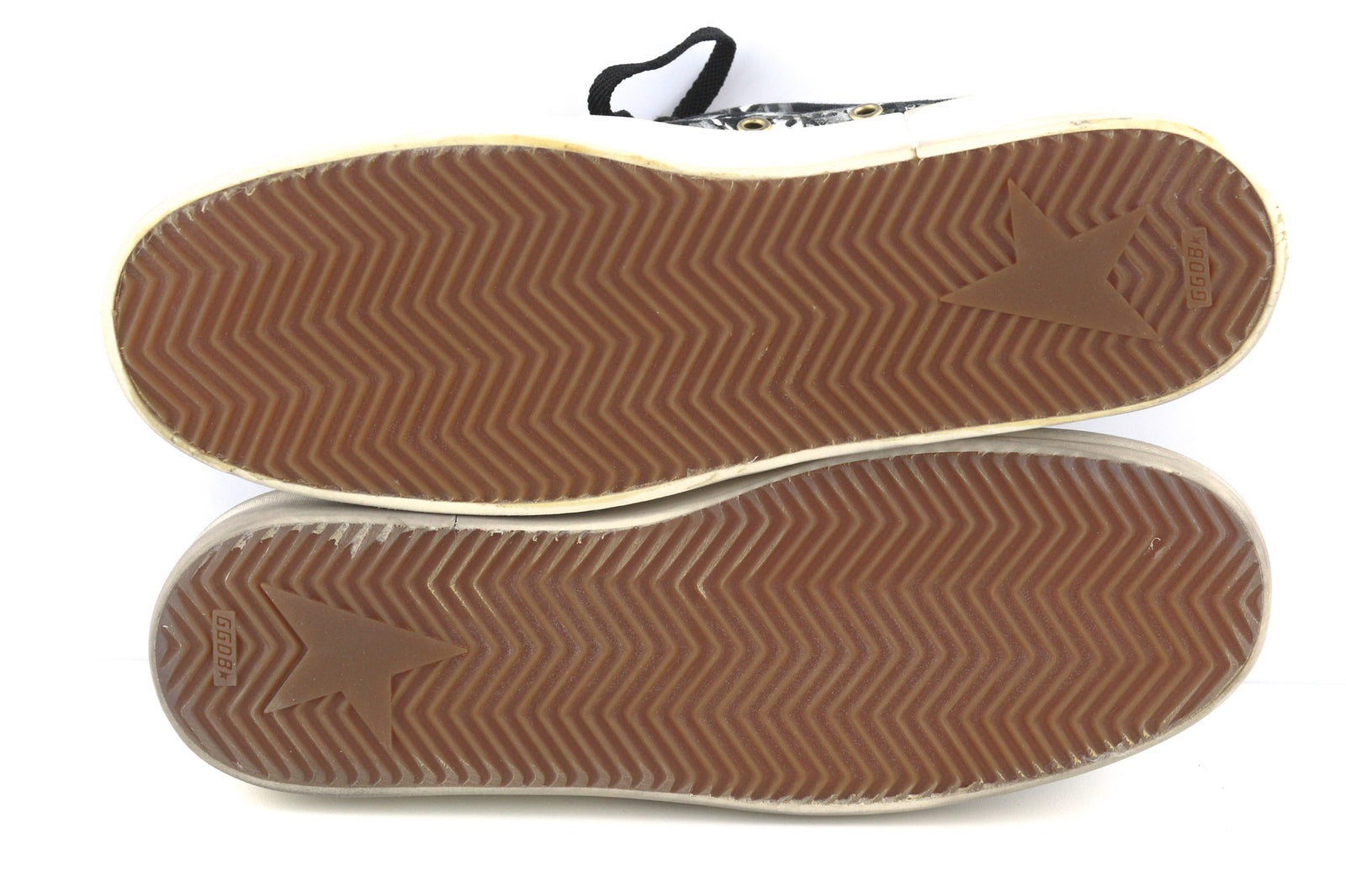 „GOLDEN GOOSE“ aukštos klasės vyriški sportbačiai, pilki, raštuoti, sendinti, suvarstyti. EU43. 