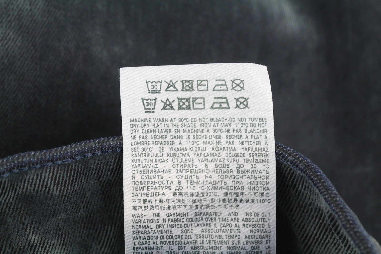 DIESEL 1955 09D02 vyriški džinsai W30/L32 įprasto kirpimo, tiesaus kirpimo, aukštu juosmeniu, rekomenduojama kaina – 250 € 