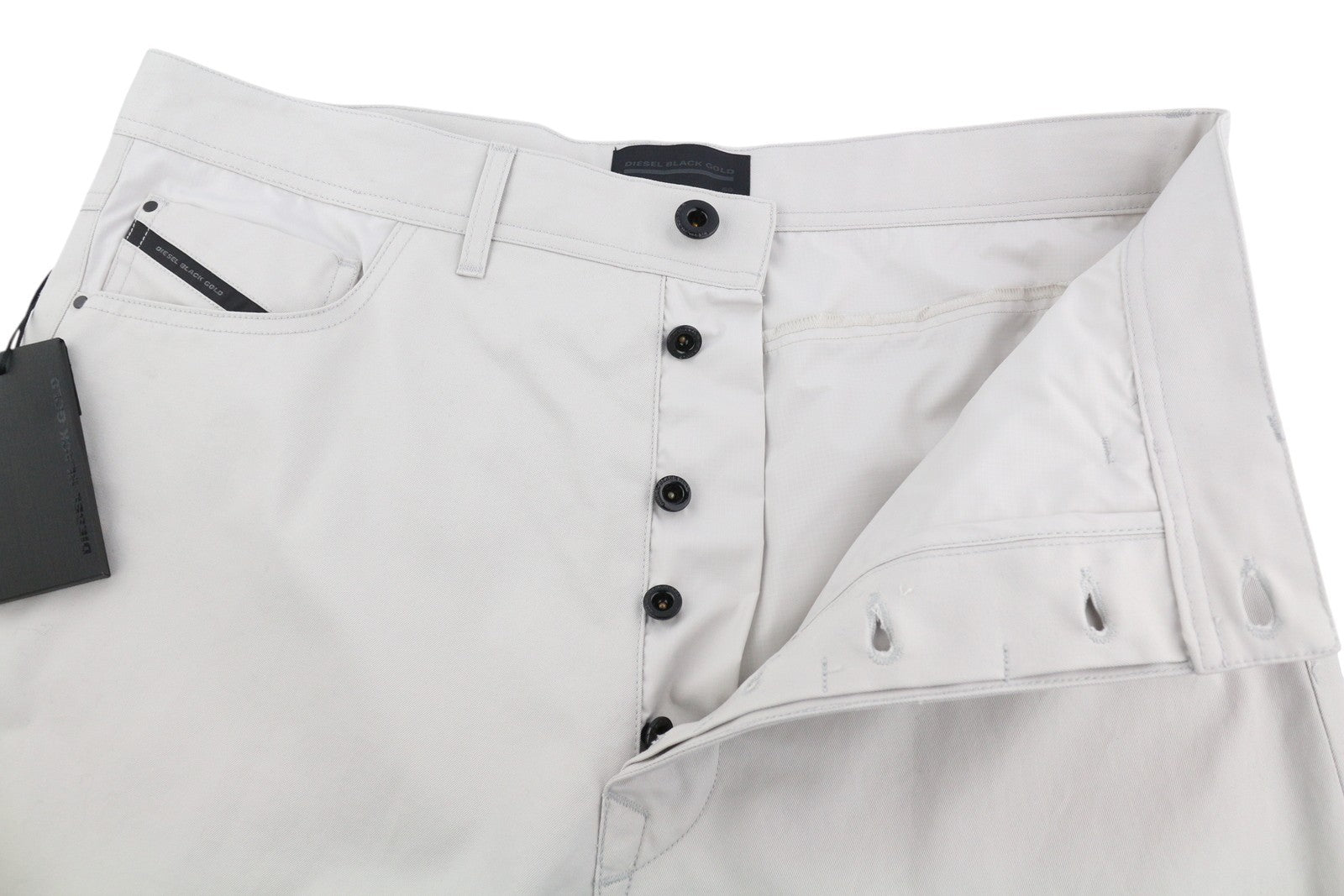 DIESEL juodos ir auksinės spalvos „Pouble BG51T“ vyriškos kelnės iki kulkšnių, 50 dydžio, plonos, šviesios, rekomenduojama kaina – 350 € 