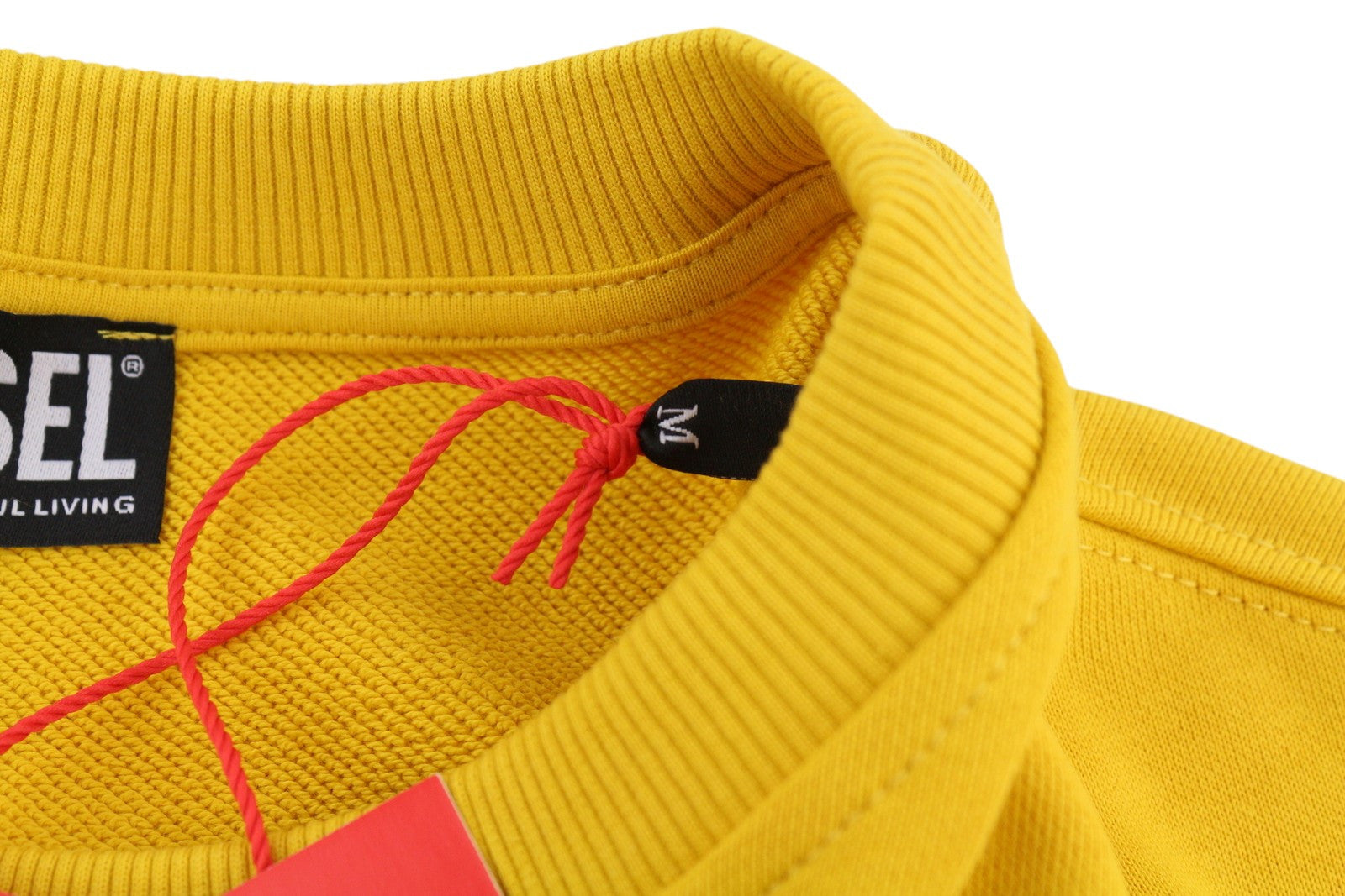 DIESEL S-Ginn-C3 vyriškas džemperis M, geltonas, apvalios iškirptės, ilgomis rankovėmis, rekomenduojama kaina – 110 € 