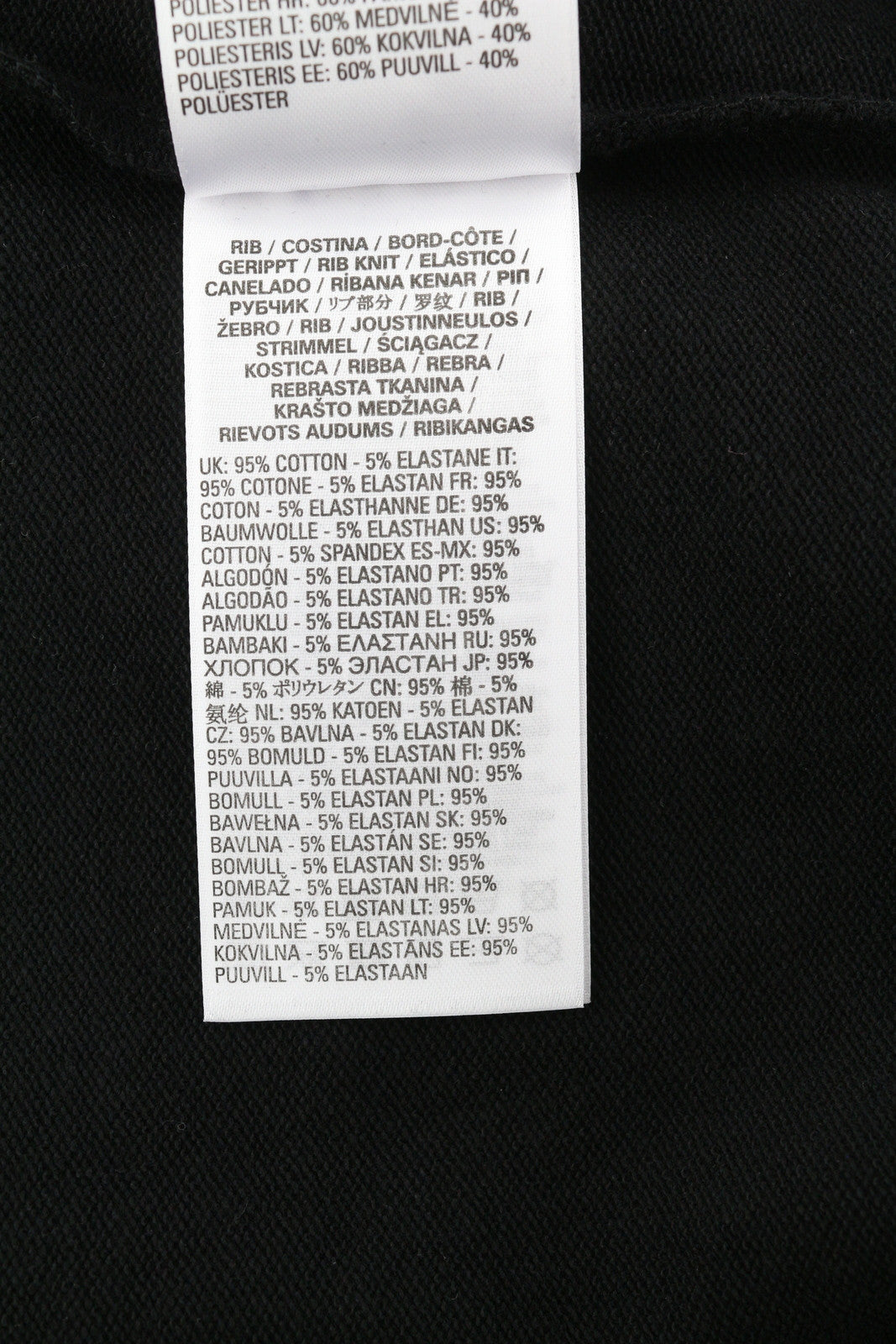 DIESEL S-Ginn-K27 vyriškas džemperis M, juodas, apvalios iškirptės, ilgomis rankovėmis, rekomenduojama kaina – 110 € 