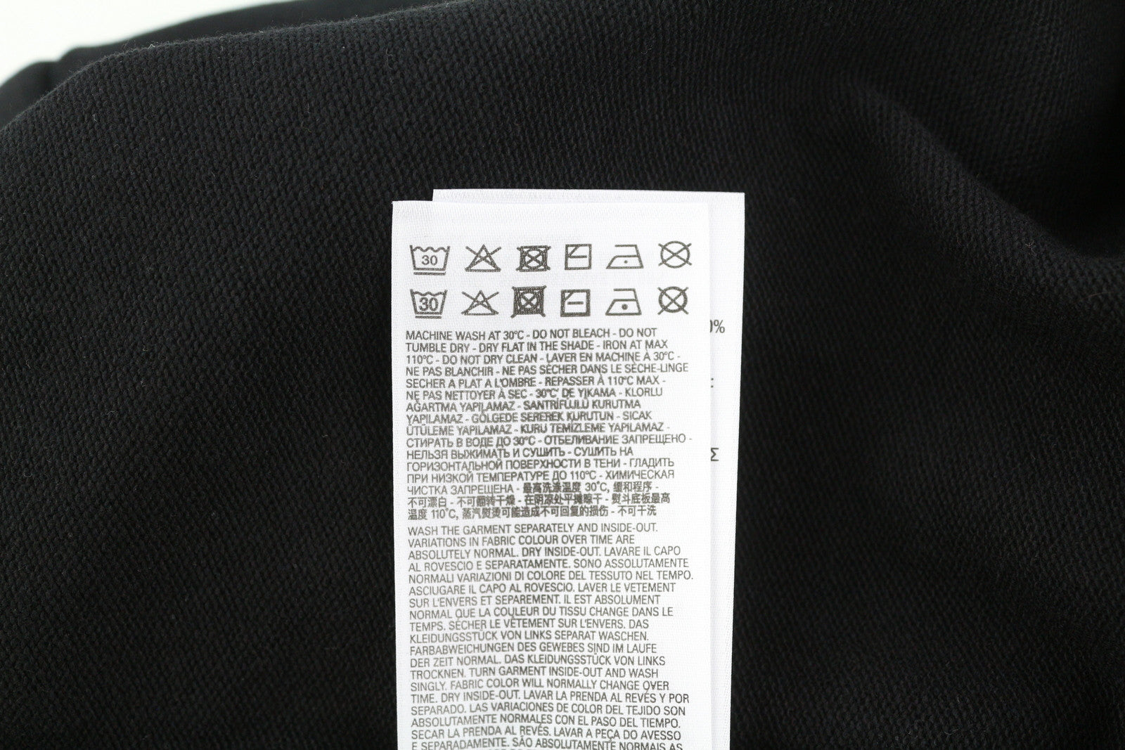 DIESEL S-Ginn-K27 vyriškas džemperis M, juodas, apvalios iškirptės, ilgomis rankovėmis, rekomenduojama kaina – 110 € 