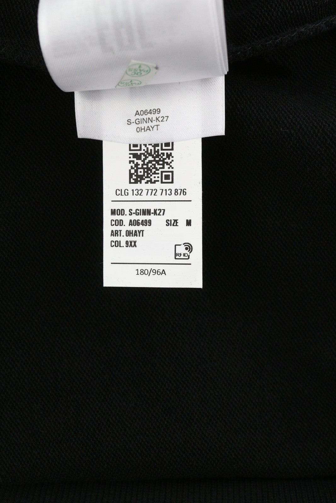 DIESEL S-Ginn-K27 vyriškas džemperis M, juodas, apvalios iškirptės, ilgomis rankovėmis, rekomenduojama kaina – 110 € 