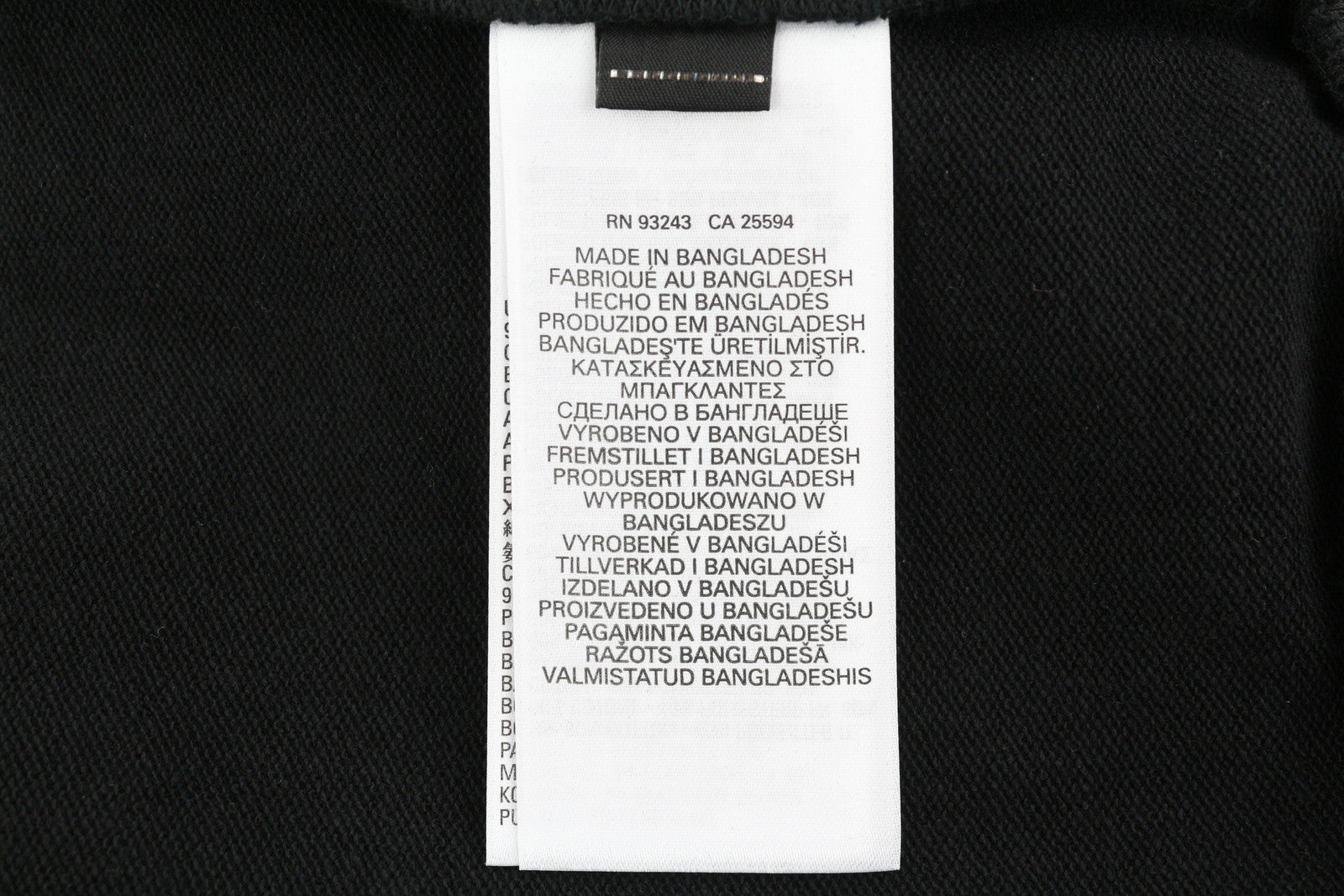 DIESEL S-Ginn-K27 vyriškas džemperis M, juodas, apvalios iškirptės, ilgomis rankovėmis, rekomenduojama kaina – 110 € 