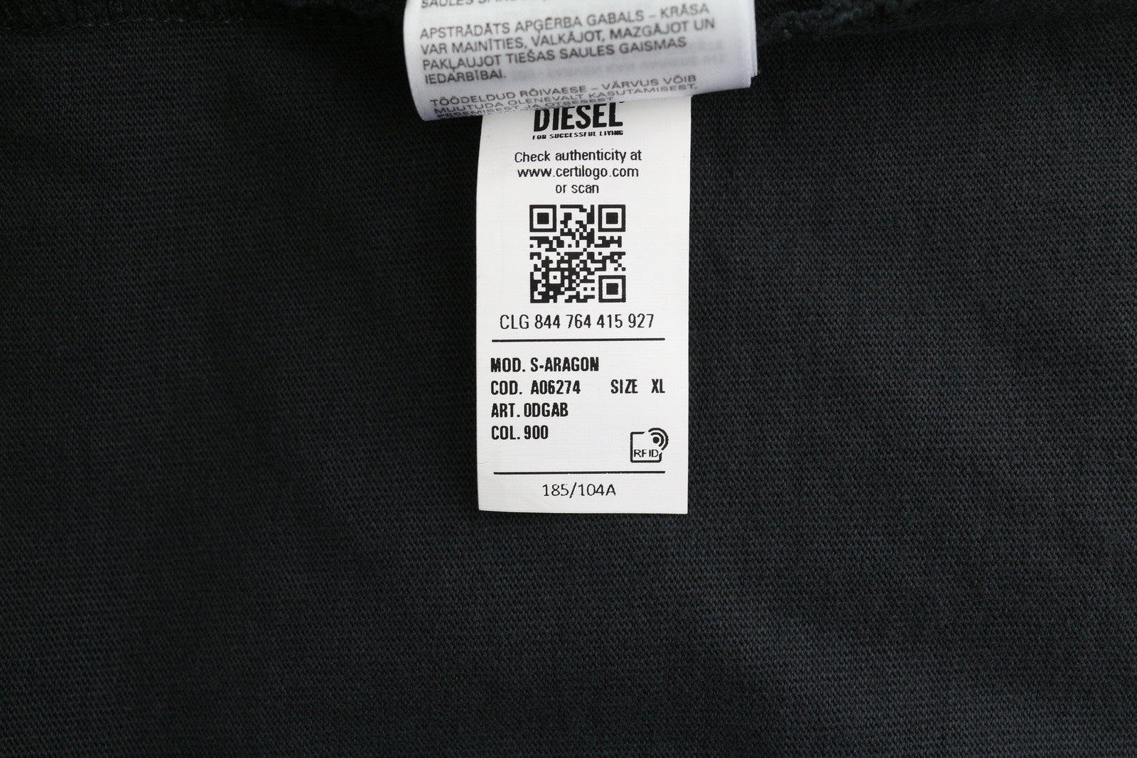 DIESEL S-Aragon vyriškas džemperis XL dydžio, juodas, su puse užtrauktuko, su raišteliu, rekomenduojama kaina – 175 € 