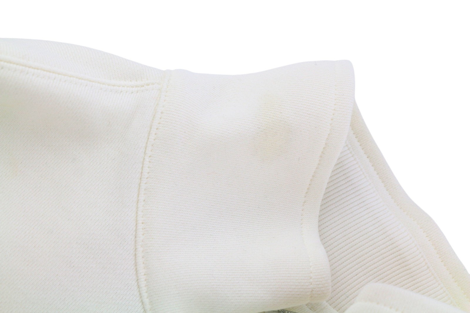 DIESEL S-Saint-Division vyriškas džemperis, L, baltas, su puse užtrauktuko apykaklės, rekomenduojama kaina – 225 € 