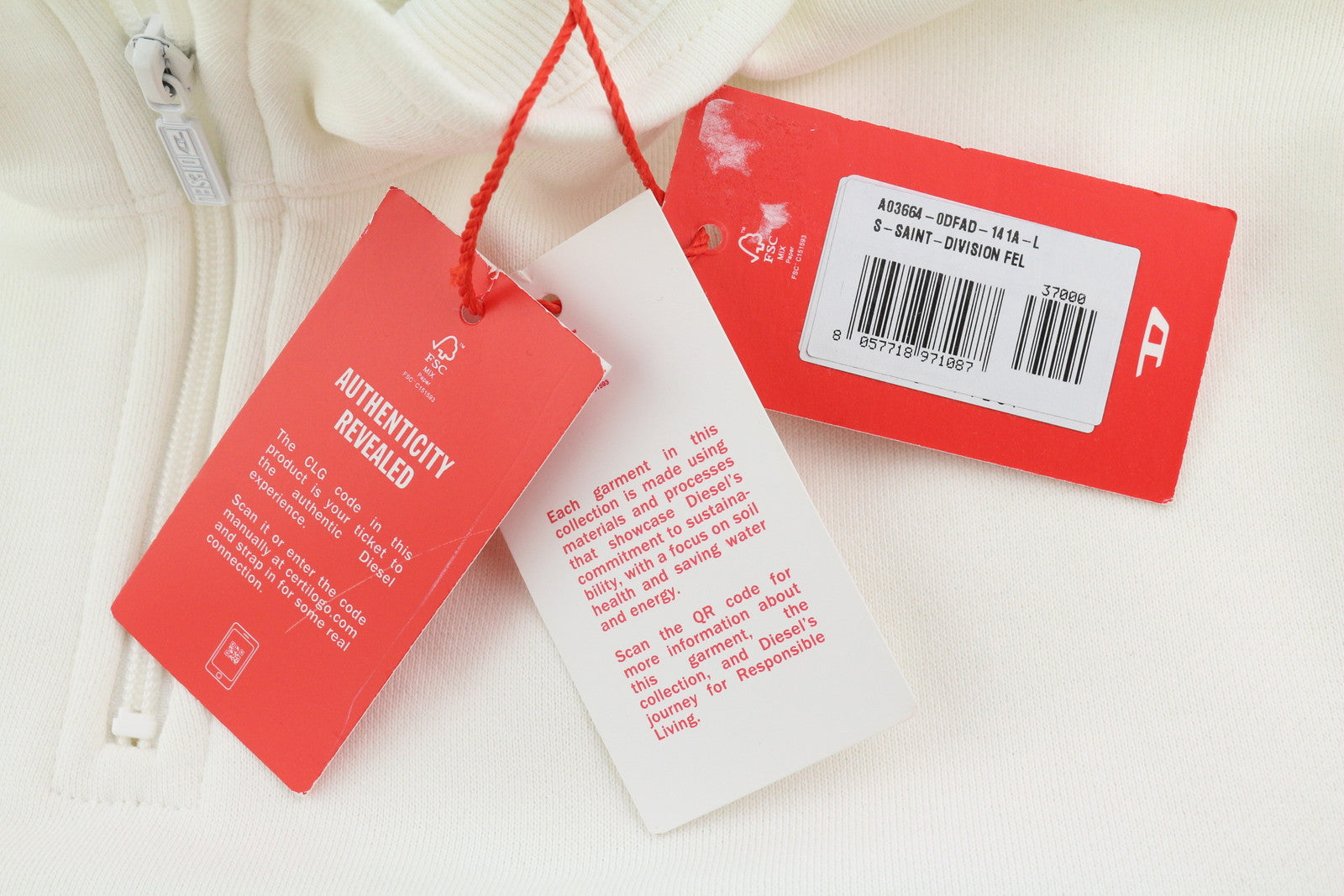 DIESEL S-Saint-Division vyriškas džemperis, L, baltas, su puse užtrauktuko apykaklės, rekomenduojama kaina – 225 € 