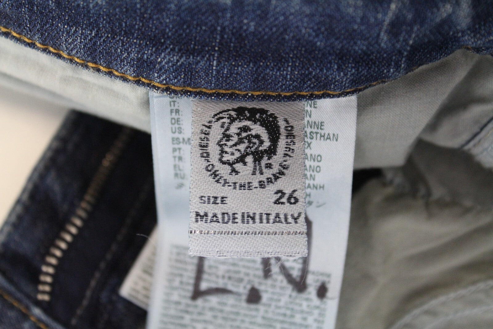 DIESEL moteriški džinsai W26/L32 D-Vizons 089AR mėlyni, morkų kirpimo, skalbti, tamprūs, su užtrauktuku 