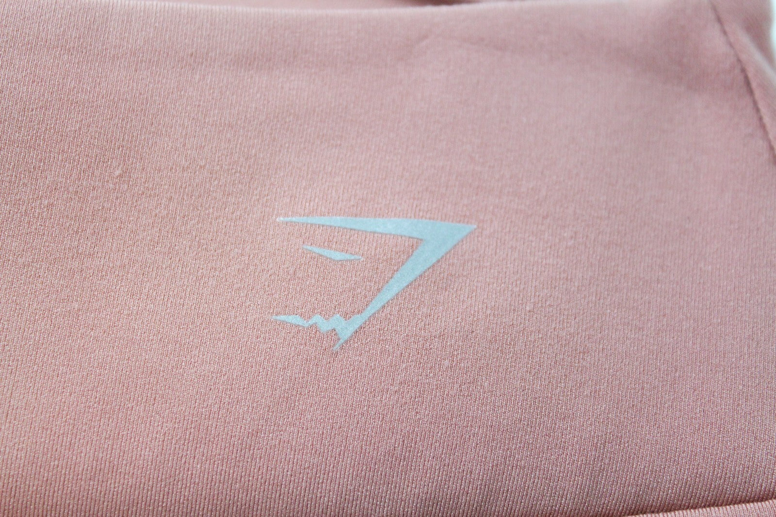 GYM SHARK moteriškos tamprės su rožinėmis lazeriu pjaustytomis tampriomis sportinės aprangos tampriomis timpomis. 