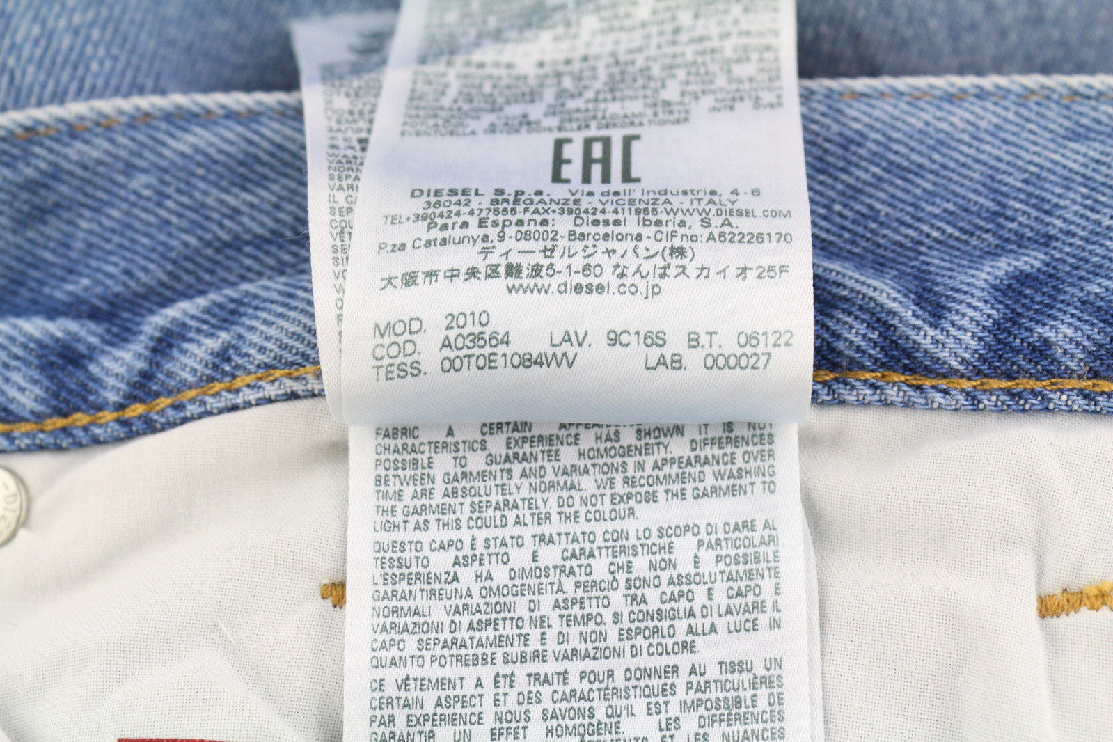 DIESEL 2010 9C16S vyriški džinsai W32/L32 laisvo kirpimo, vidutinio juosmens, tiesaus kirpimo, rekomenduojama mažmeninė kaina – 160 € 