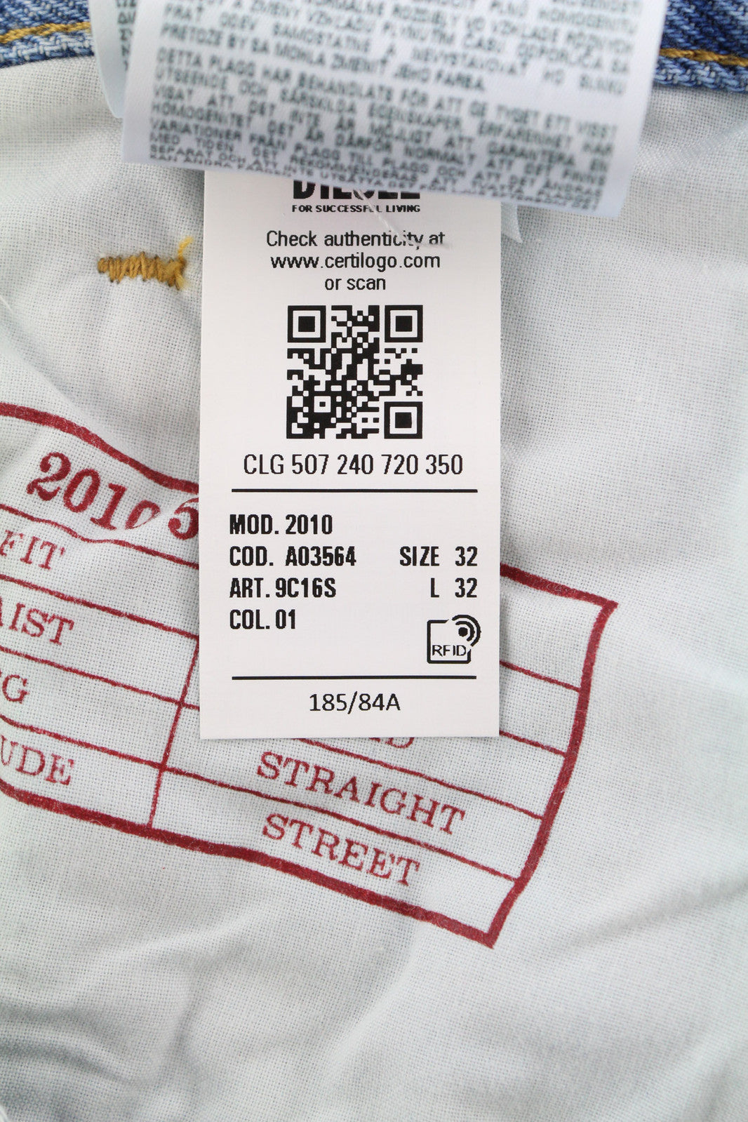 DIESEL 2010 9C16S vyriški džinsai W32/L32 laisvo kirpimo, vidutinio juosmens, tiesaus kirpimo, rekomenduojama mažmeninė kaina – 160 € 