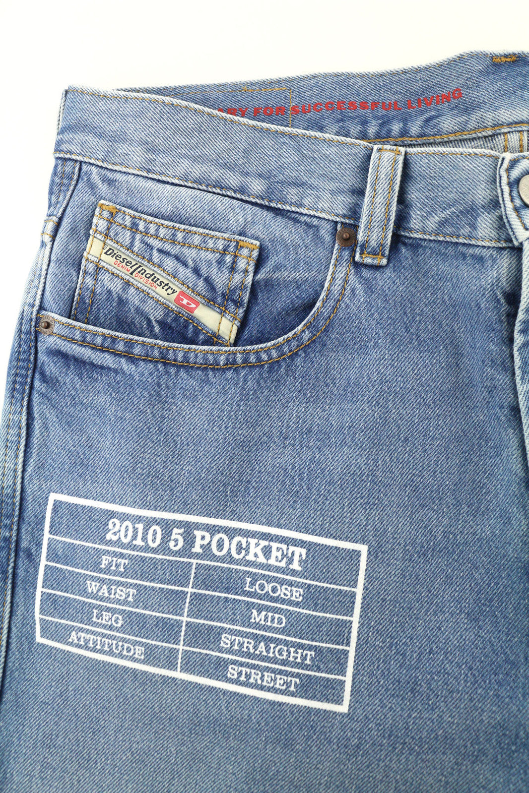 DIESEL 2010 9C16S vyriški džinsai W32/L32 laisvo kirpimo, vidutinio juosmens, tiesaus kirpimo, rekomenduojama mažmeninė kaina – 160 € 