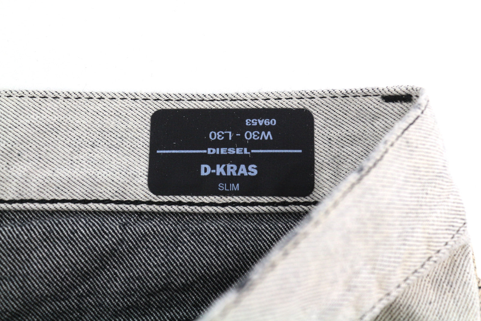 DIESEL D-Kras 09A53 vyriški džinsai W30/L30 Sim Fit dažyto stiliaus, rekomenduojama kaina – 220 €, šviesaus džinso spalvos. 