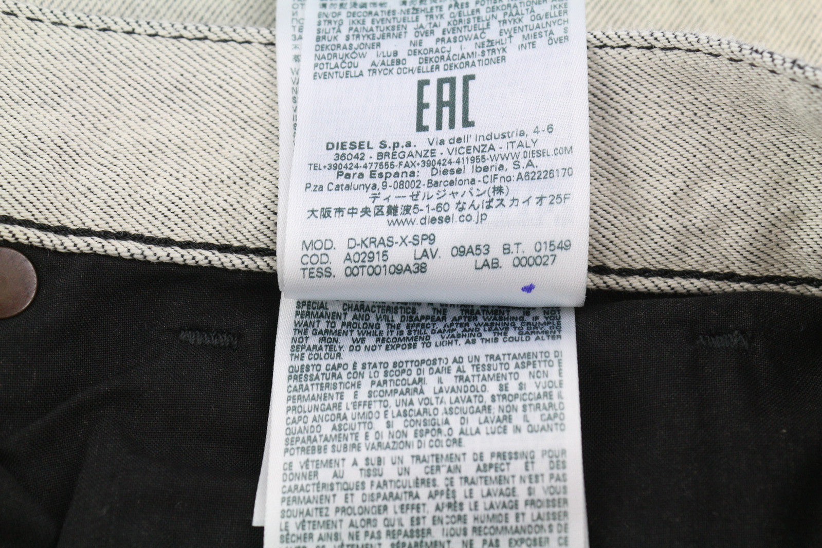 DIESEL D-Kras 09A53 vyriški džinsai W31/L30 Sim Fit dažyto stiliaus, rekomenduojama kaina – 220 €, šviesaus džinso spalvos. 