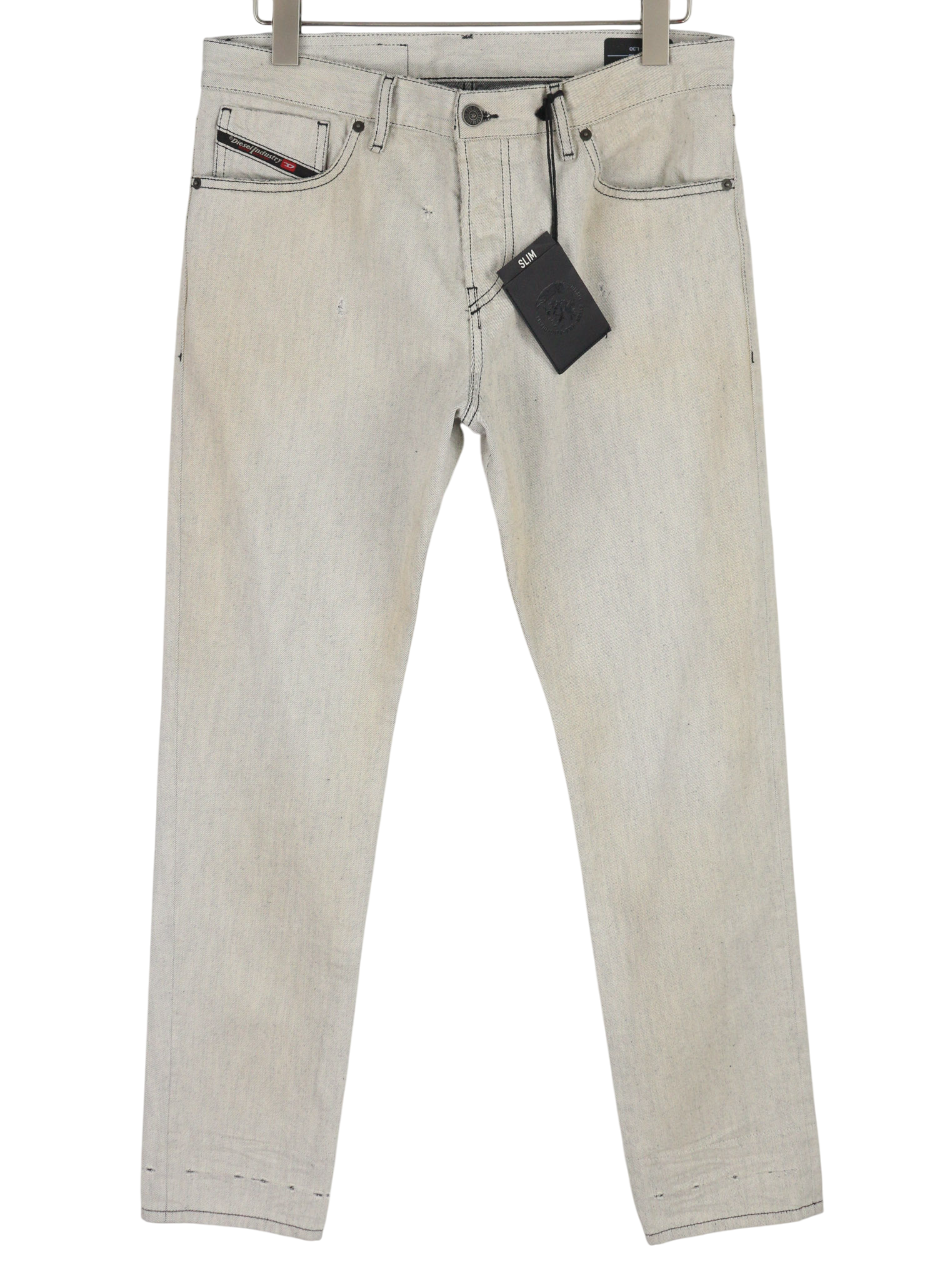 DIESEL D-Kras 09A53 vyriški džinsai W31/L30 Sim Fit dažyto stiliaus, rekomenduojama kaina – 220 €, šviesaus džinso spalvos. 