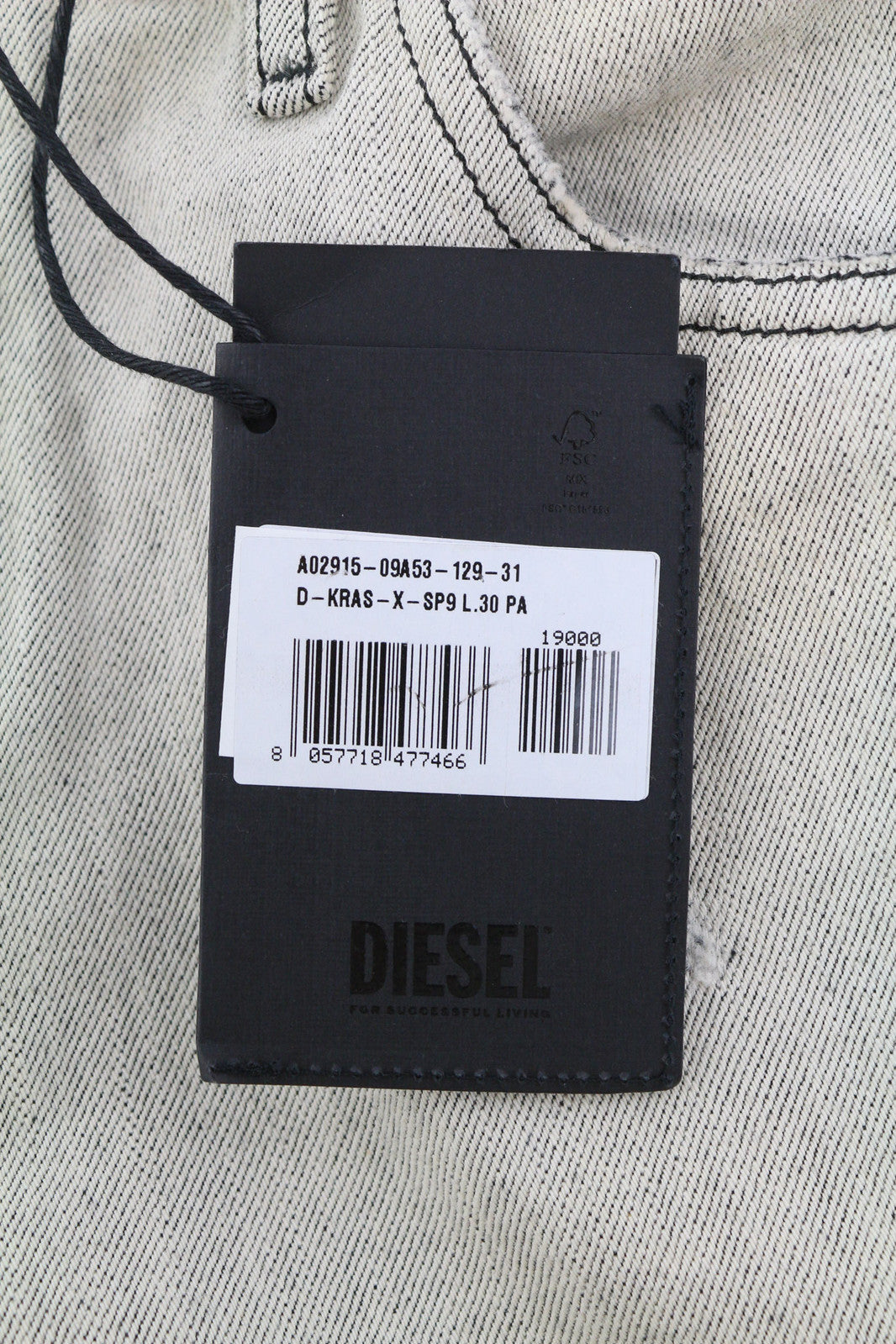 DIESEL D-Kras 09A53 vyriški džinsai W31/L30 Sim Fit dažyto stiliaus, rekomenduojama kaina – 220 €, šviesaus džinso spalvos. 