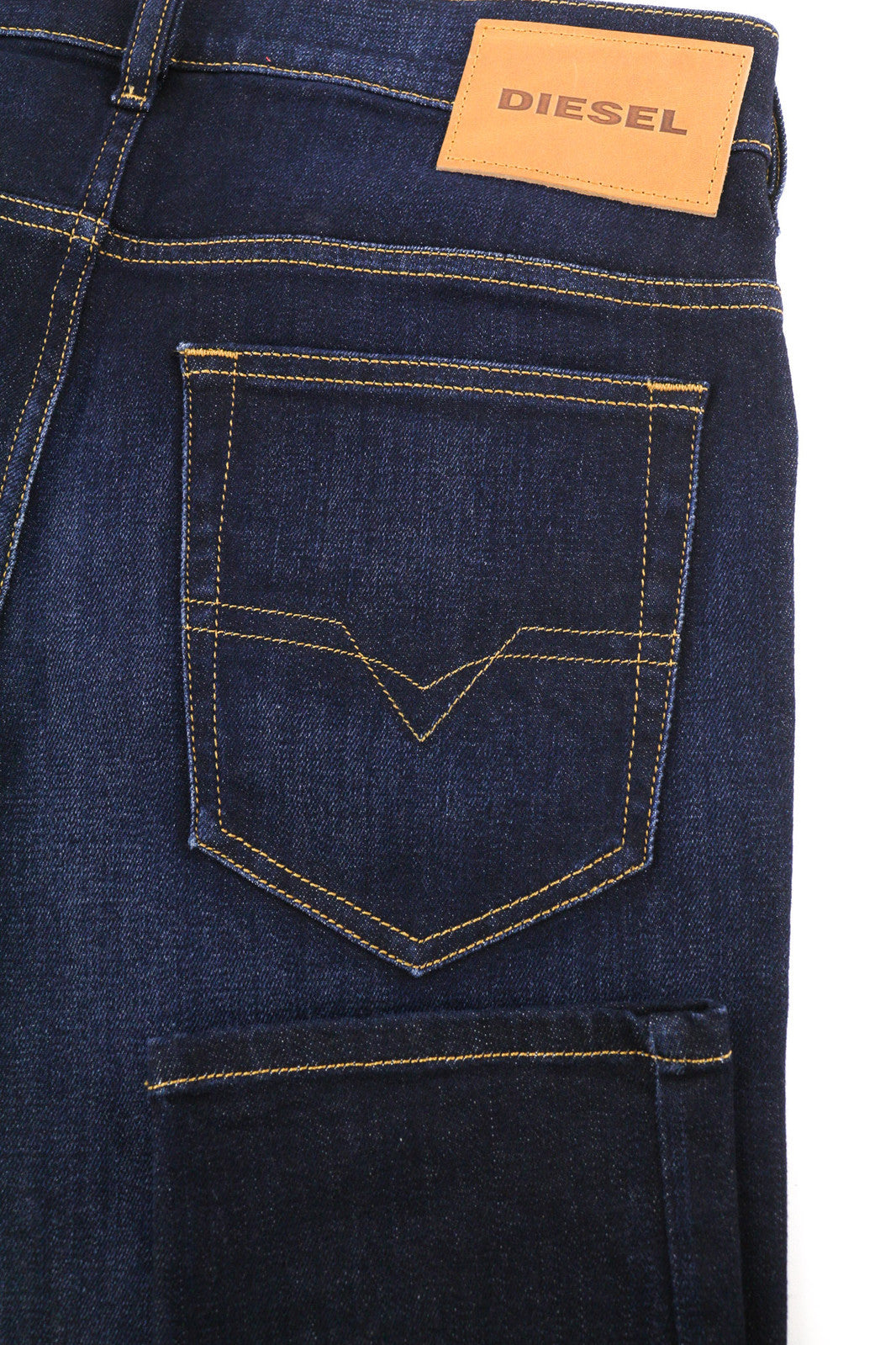 DIESEL D-Yennox 009ZS vyriški džinsai W30/L30 siaurėjantys, skalbti, rekomenduojama kaina – 160 €, tamsūs džinsai 