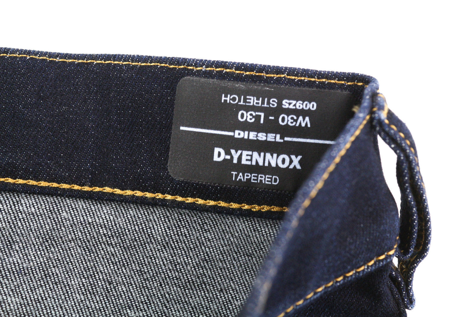 DIESEL D-Yennox 009ZS vyriški džinsai W30/L30 siaurėjantys, skalbti, rekomenduojama kaina – 160 €, tamsūs džinsai 