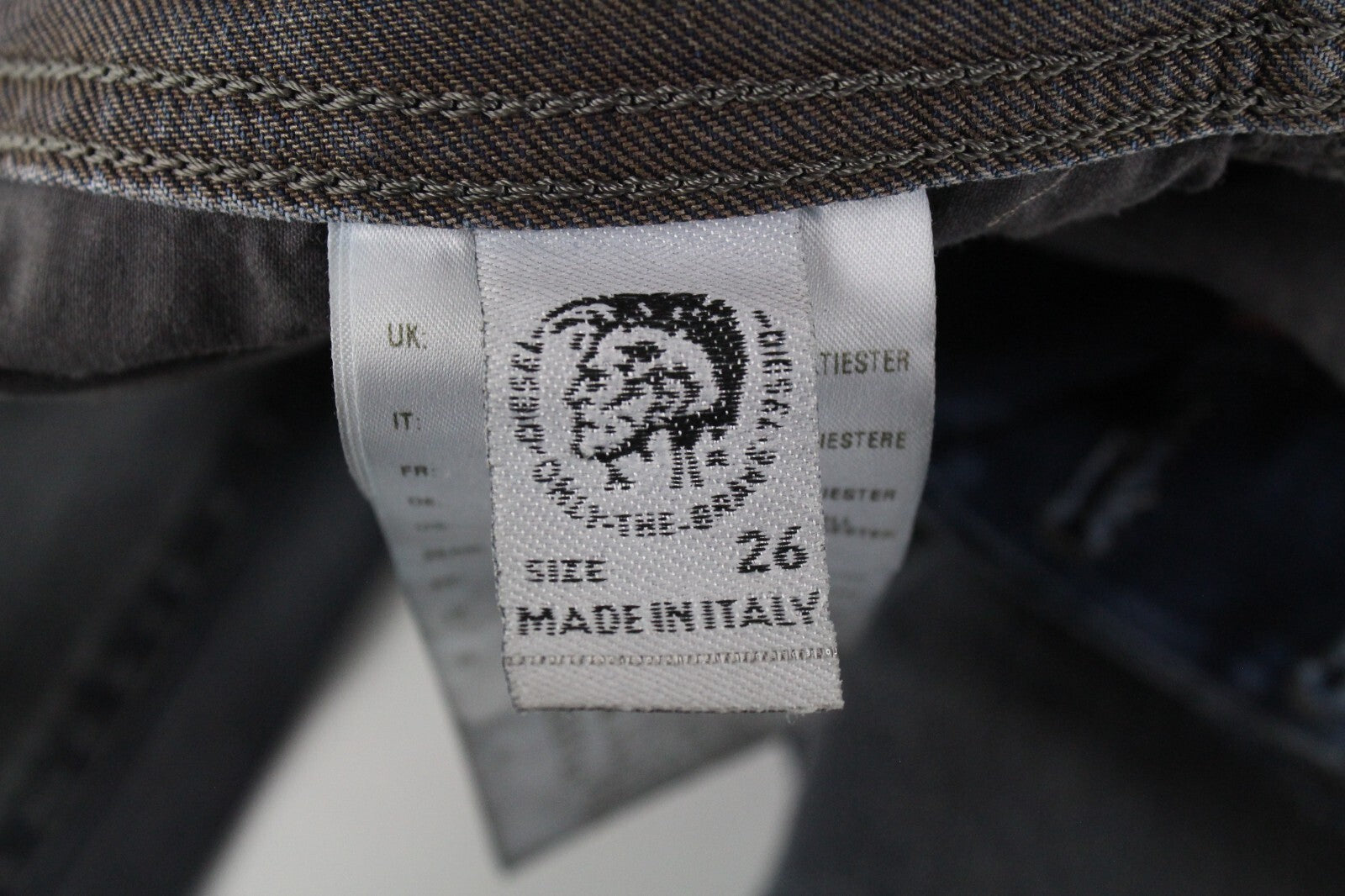 DIESEL vyriški džinsai W26/L30 Larkee-Beex 084TL siaurėjantys pilki plėšyti tamprūs džinsai 