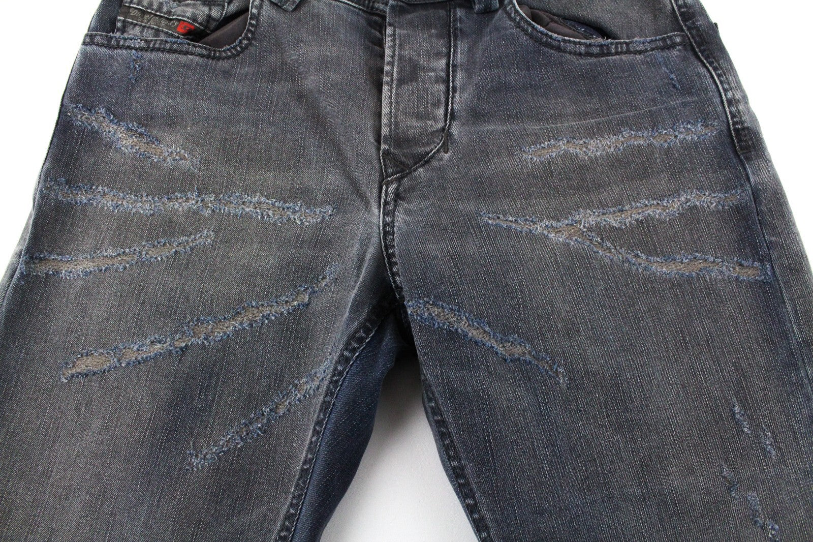 DIESEL vyriški džinsai W26/L30 Larkee-Beex 084TL siaurėjantys pilki plėšyti tamprūs džinsai 