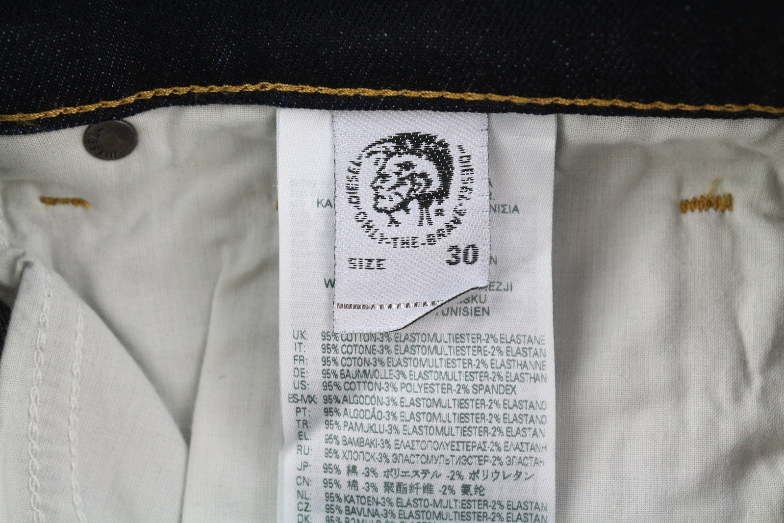 DIESEL D-Yennox 009ZS vyriški džinsai W30/L32 siaurėjantys, skalbti, rekomenduojama kaina – 160 €, tamsūs džinsai 